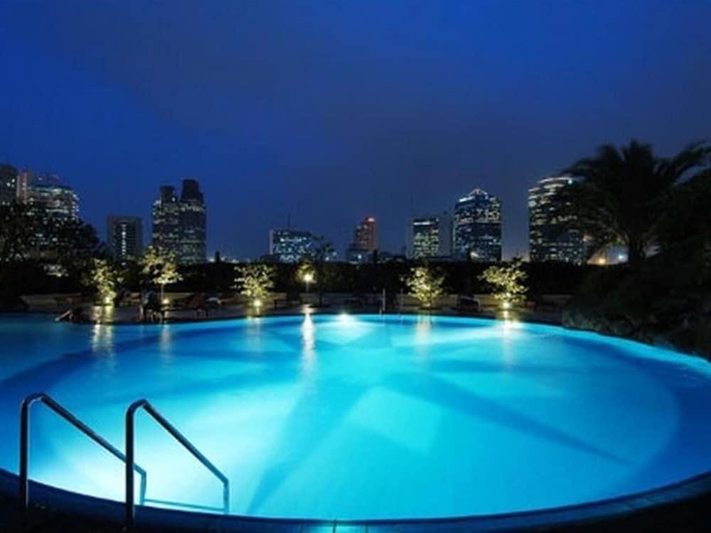 Batavia & Serviced Aparthotel 4*