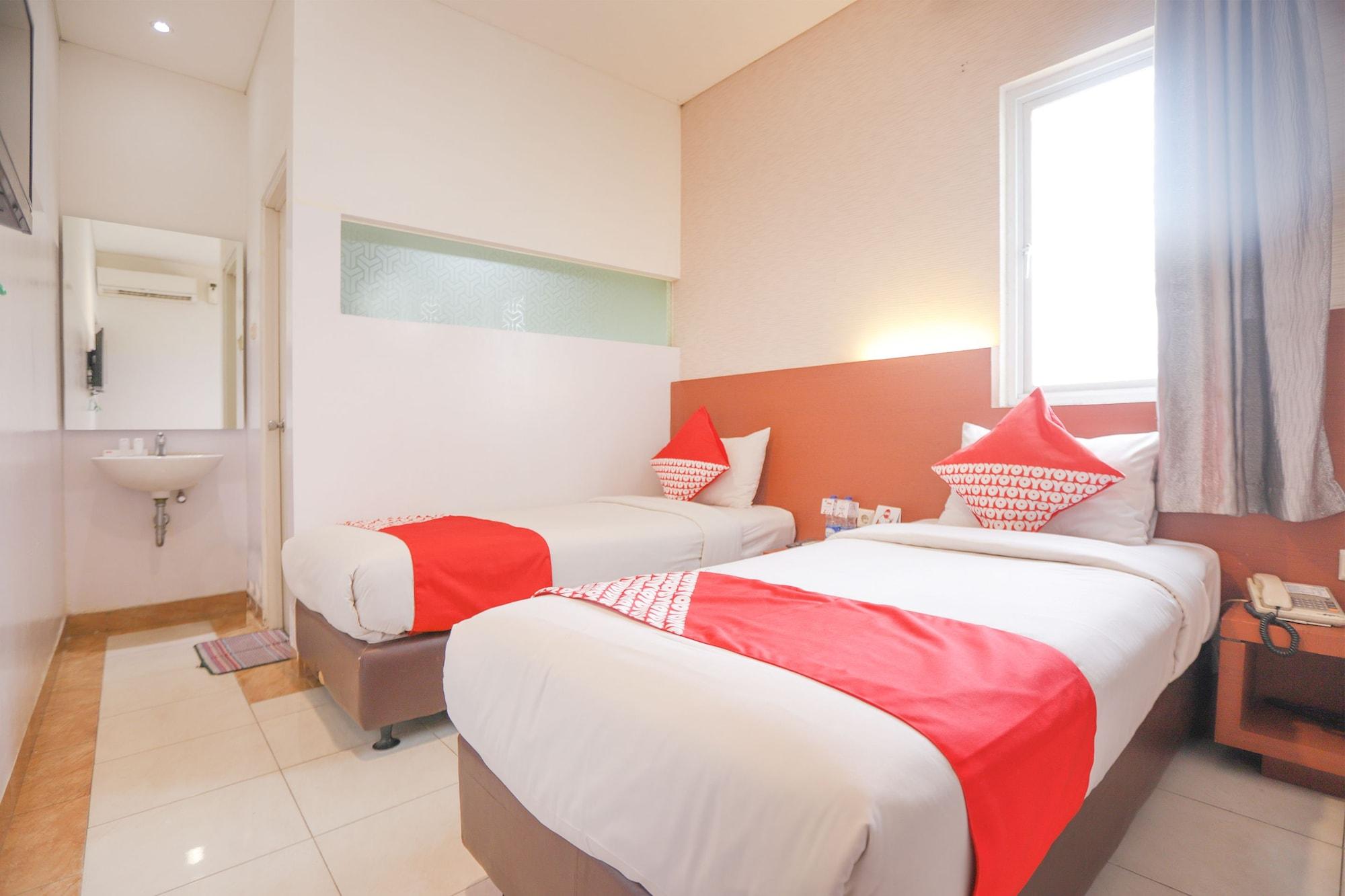 Oyo 172 Gunung Sahari 12 Hotel 2*