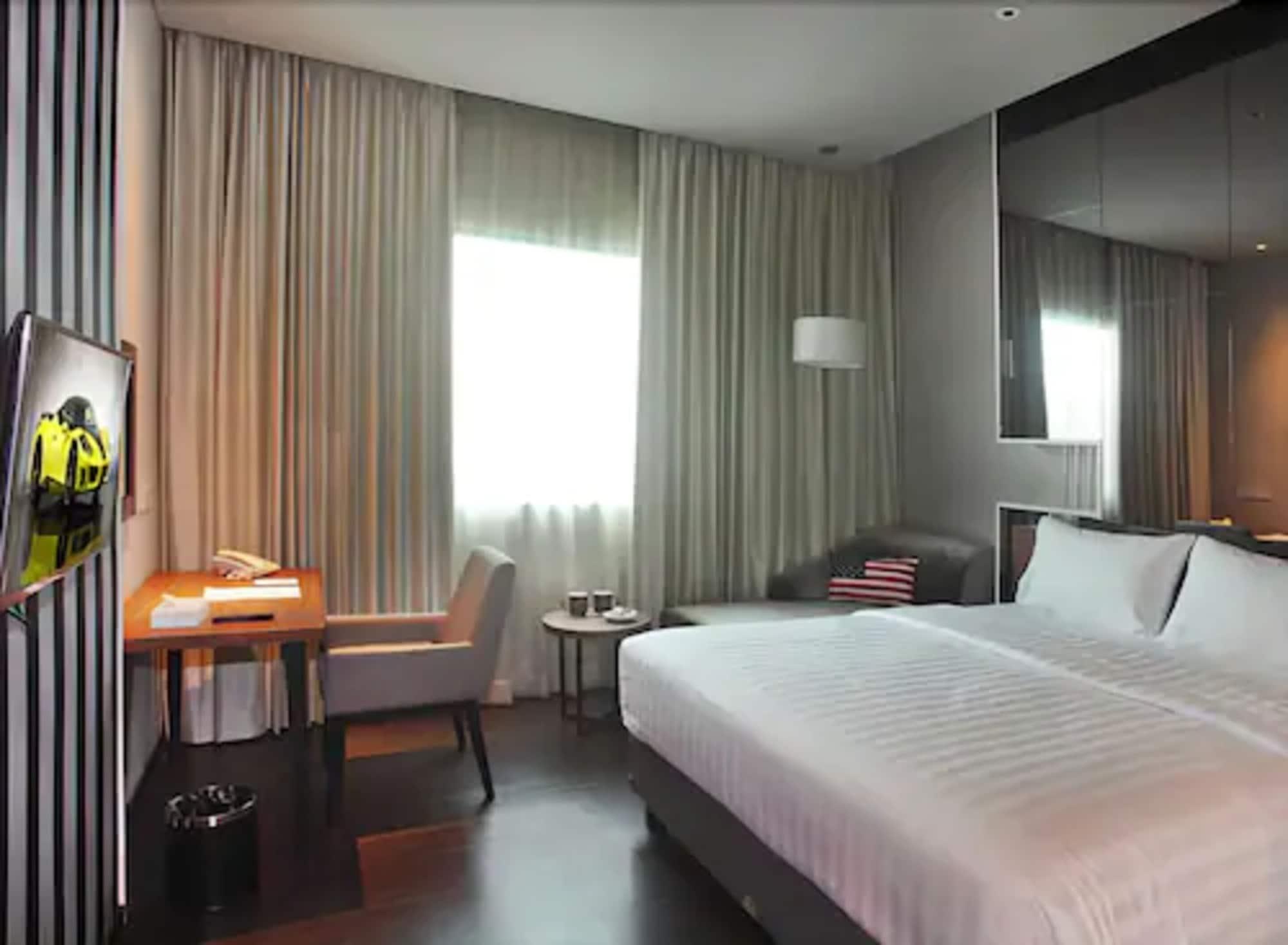 Cabin Hotel Hotel 3*
