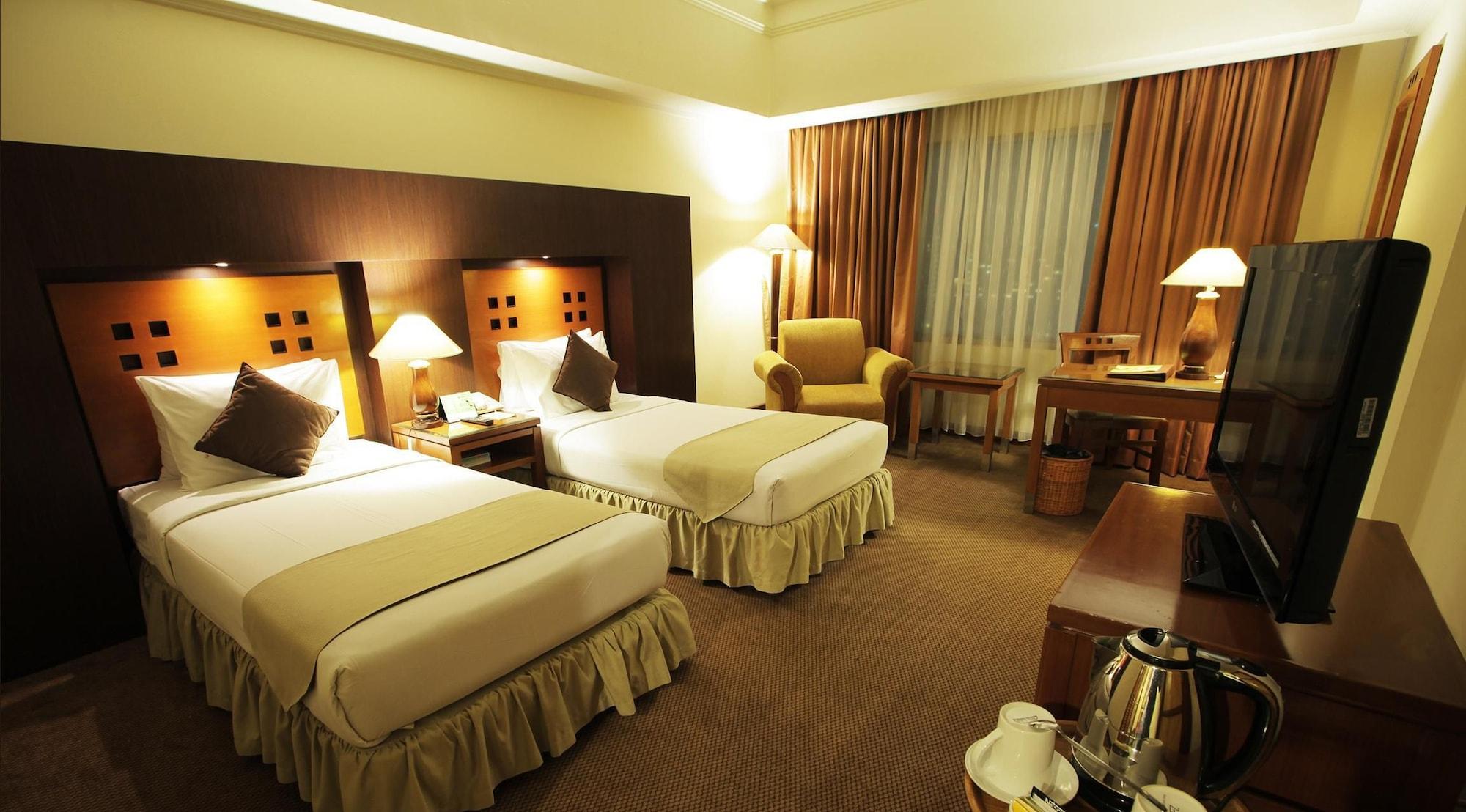 Hotel Oasis Amir 4*
