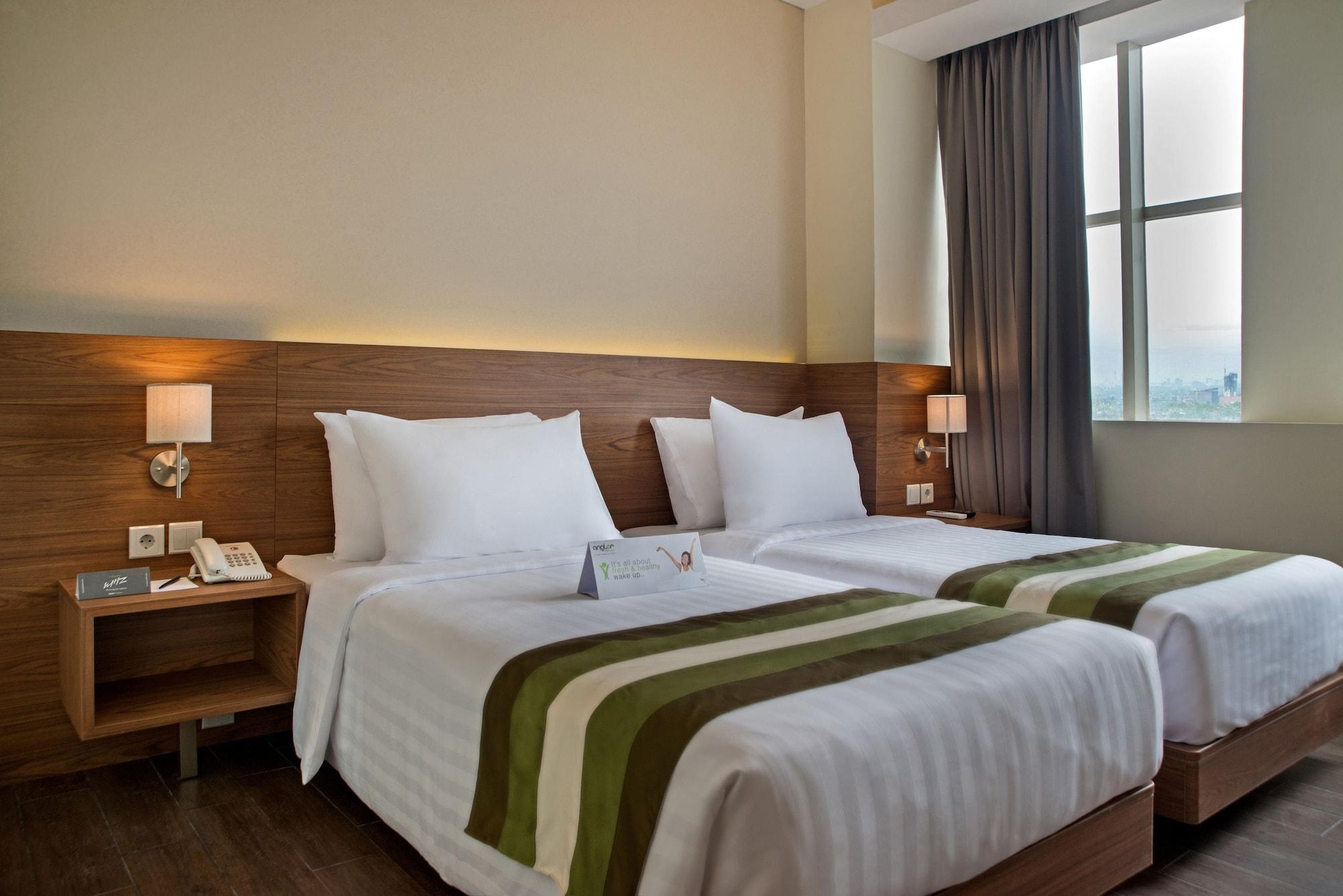 Hotel Grand Whiz Poins Simatupang Jakarta 4*