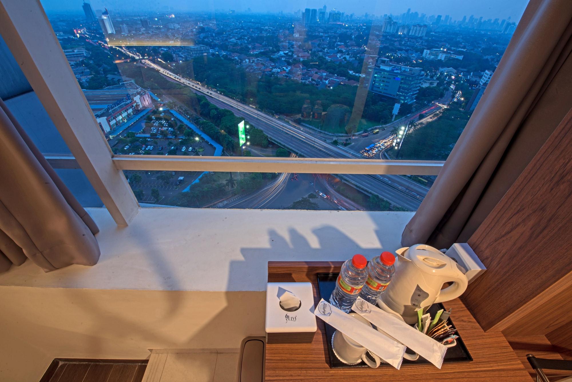 Grand Whiz Poins Simatupang Jakarta Hotel 4*