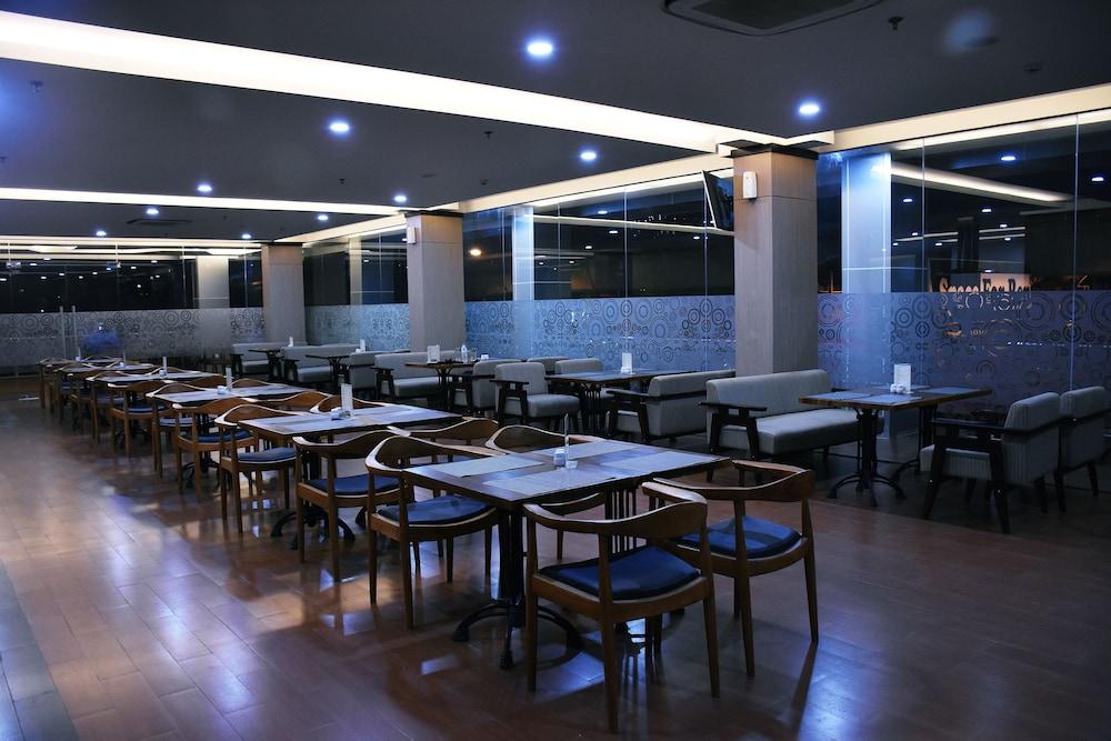 Terraz Tree 3* Jakarta