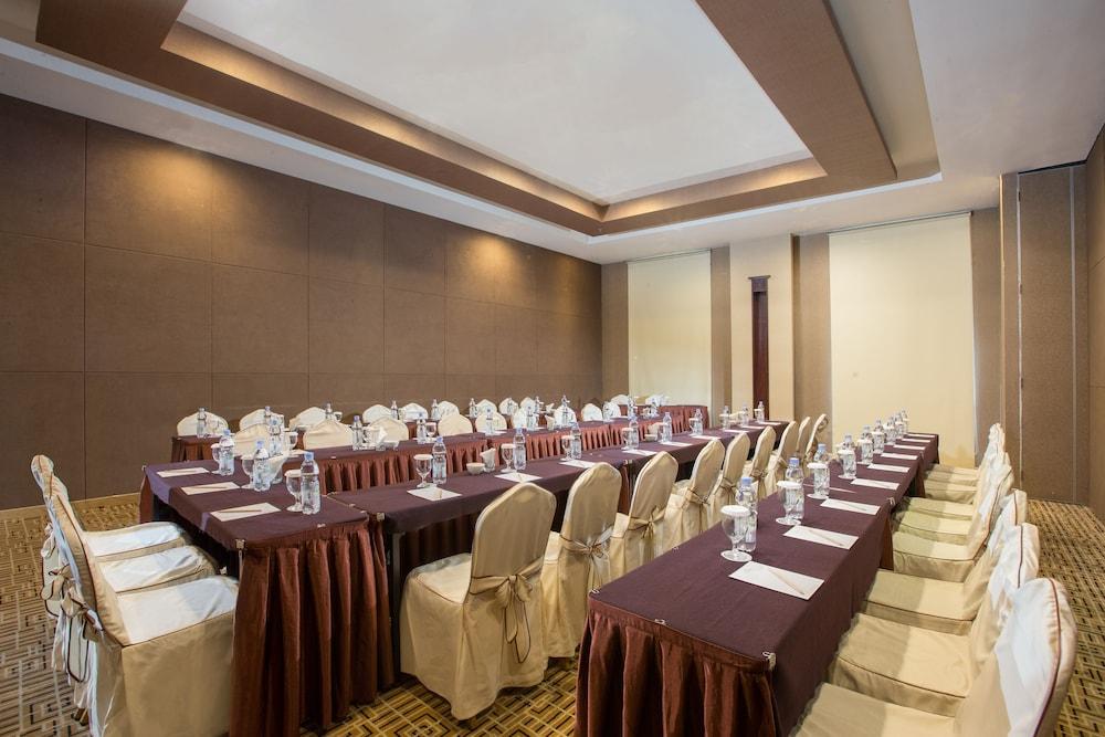 Oakwood & Taman Mini Hotel Jakarta