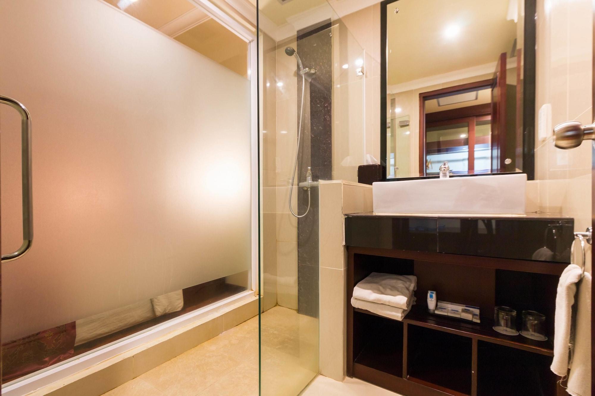 Twin Plaza 4*