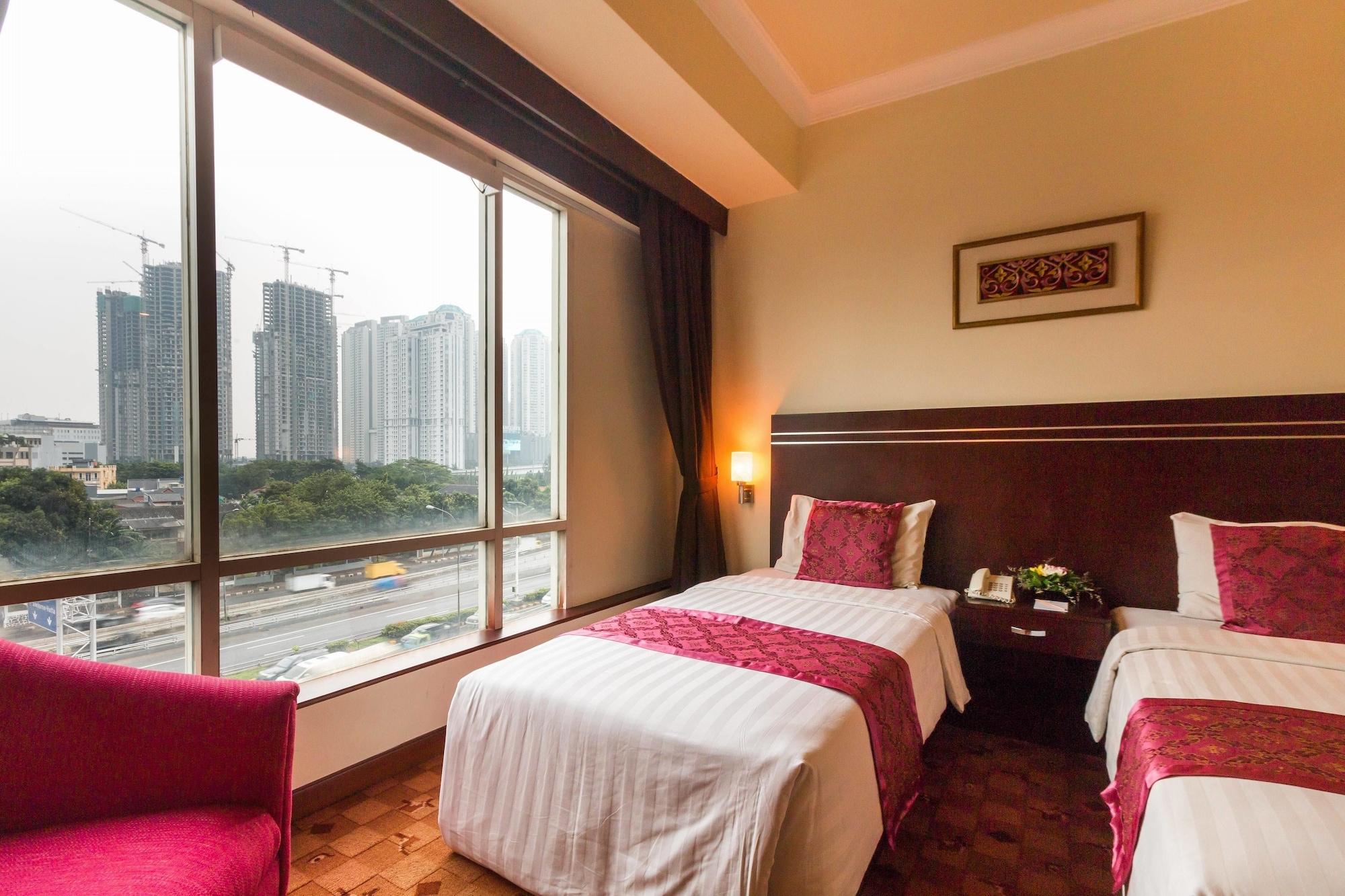Twin Plaza Hotel 4*