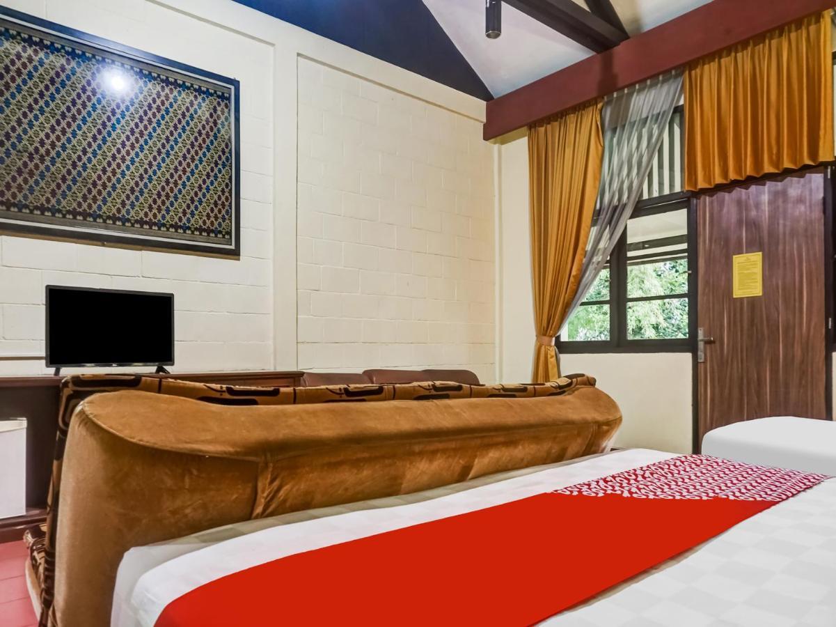 Hotel Collection O 91071 Desa Wisata Tmii 3*