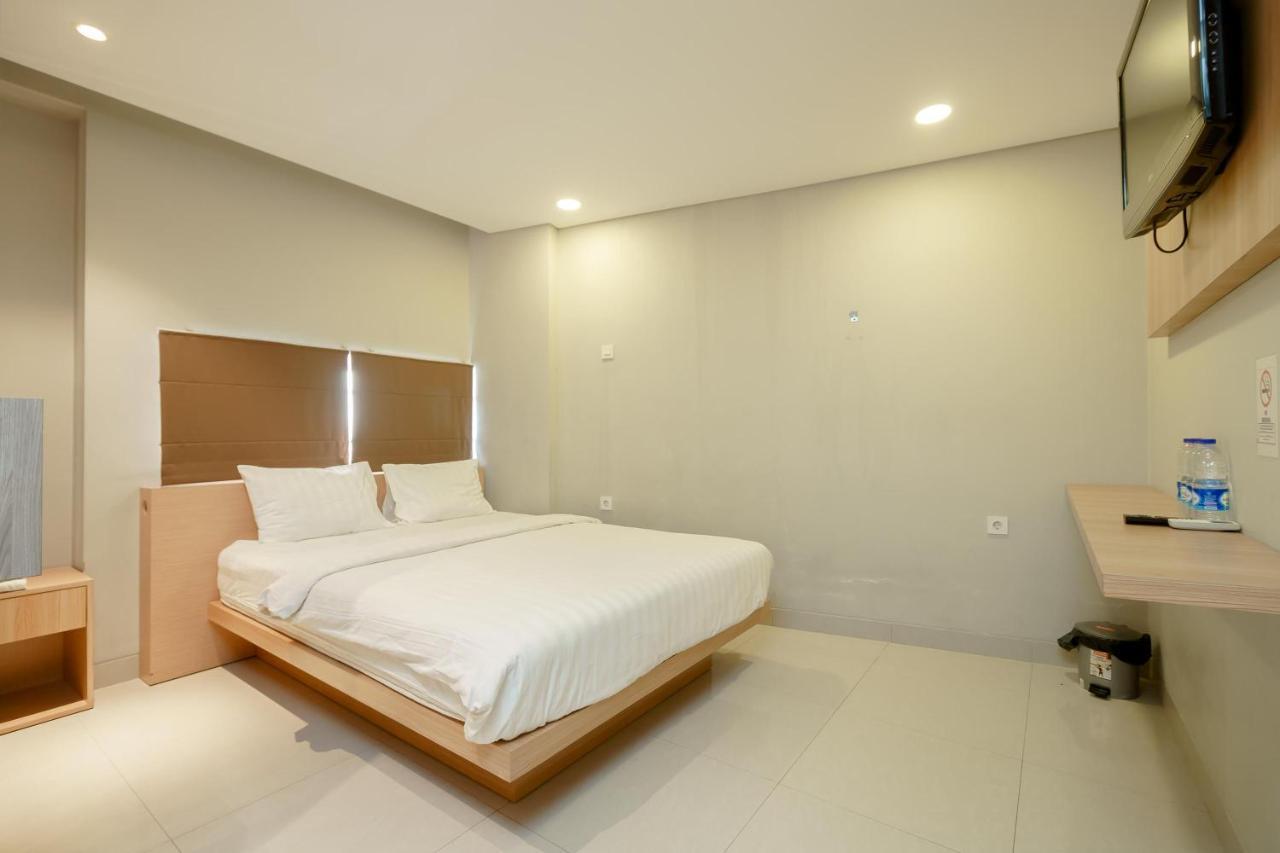 Apple Near Sarinah Mitra Reddoorz 2*