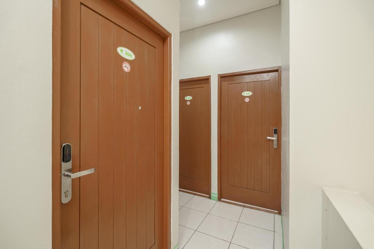 Apple Near Sarinah Mitra Reddoorz Wisma tamu Jakarta