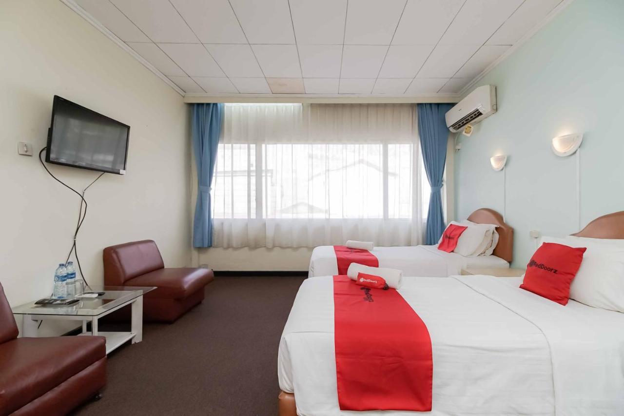 Hotel Reddoorz Near Kebayoran Baru Blok S Jakarta