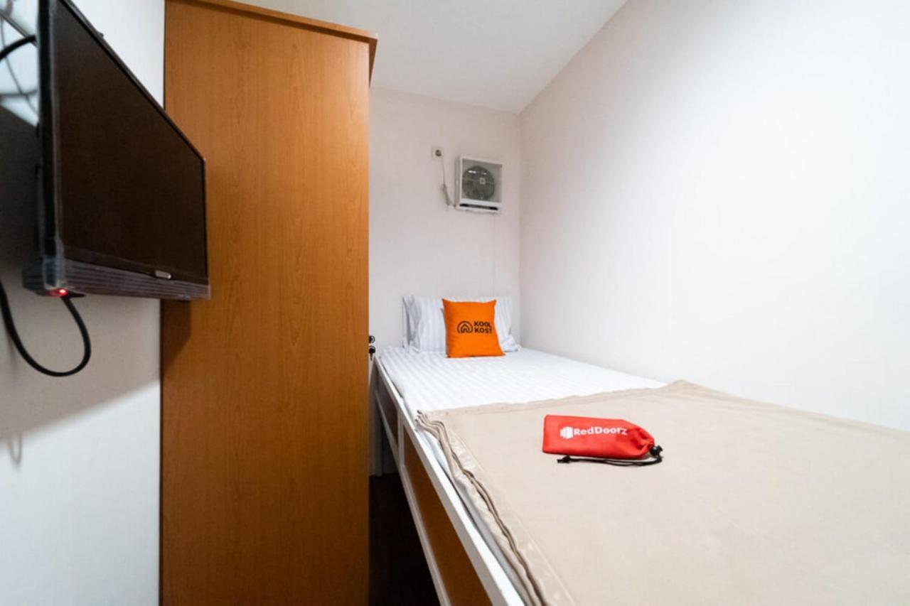 Hotel Koolkost Syariah @ Kebon Kacang Iii Street