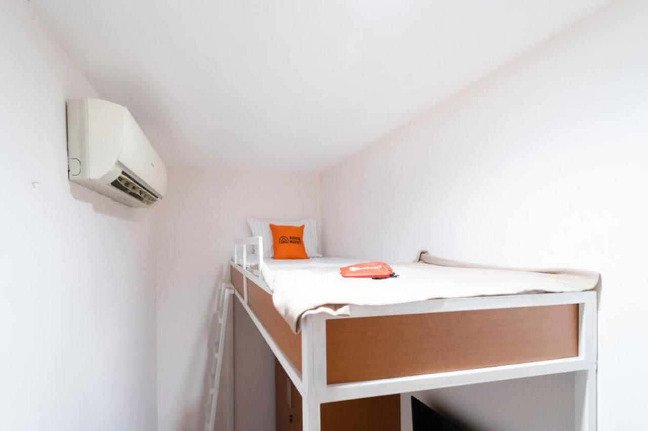Hotel Koolkost Syariah @ Kebon Kacang Iii Street Jakarta
