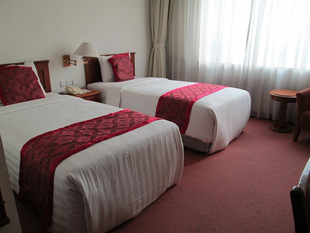 Twin Plaza Hotel