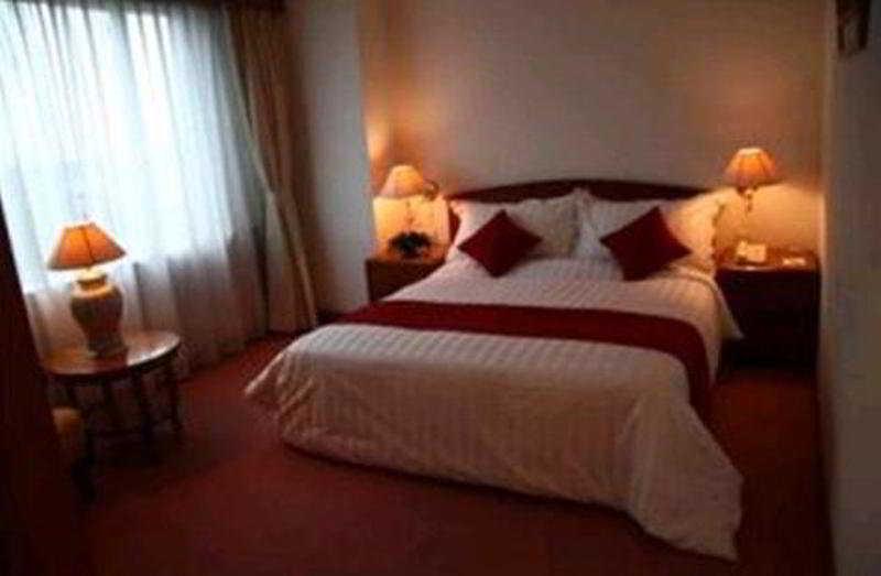 Twin Plaza Hotel 4*