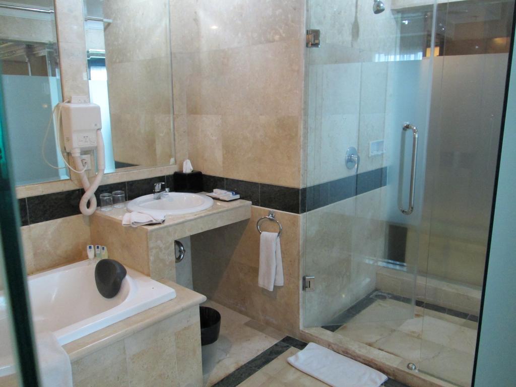 Hotel Twin Plaza 4*