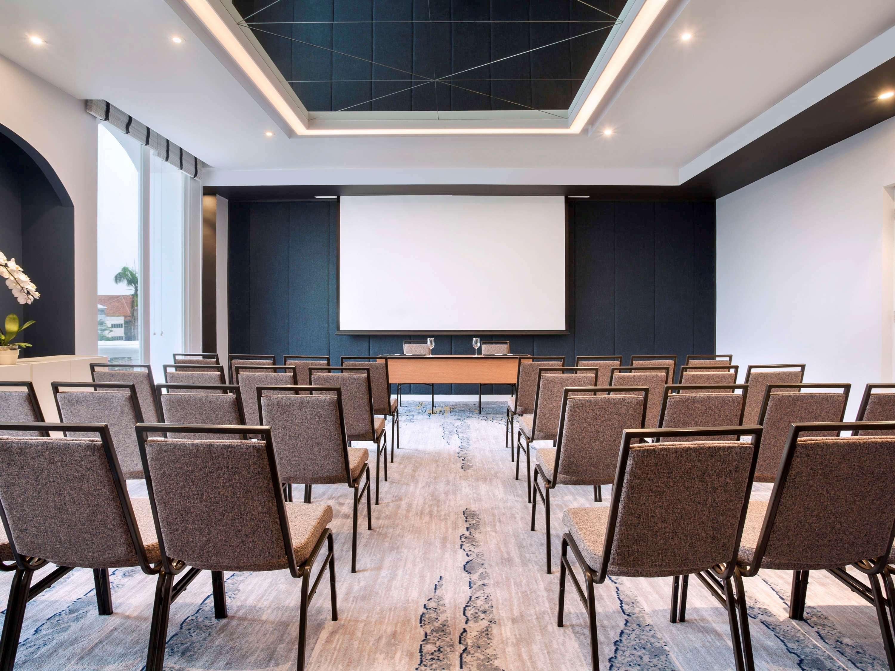 Hotel Mercure Batavia 4*