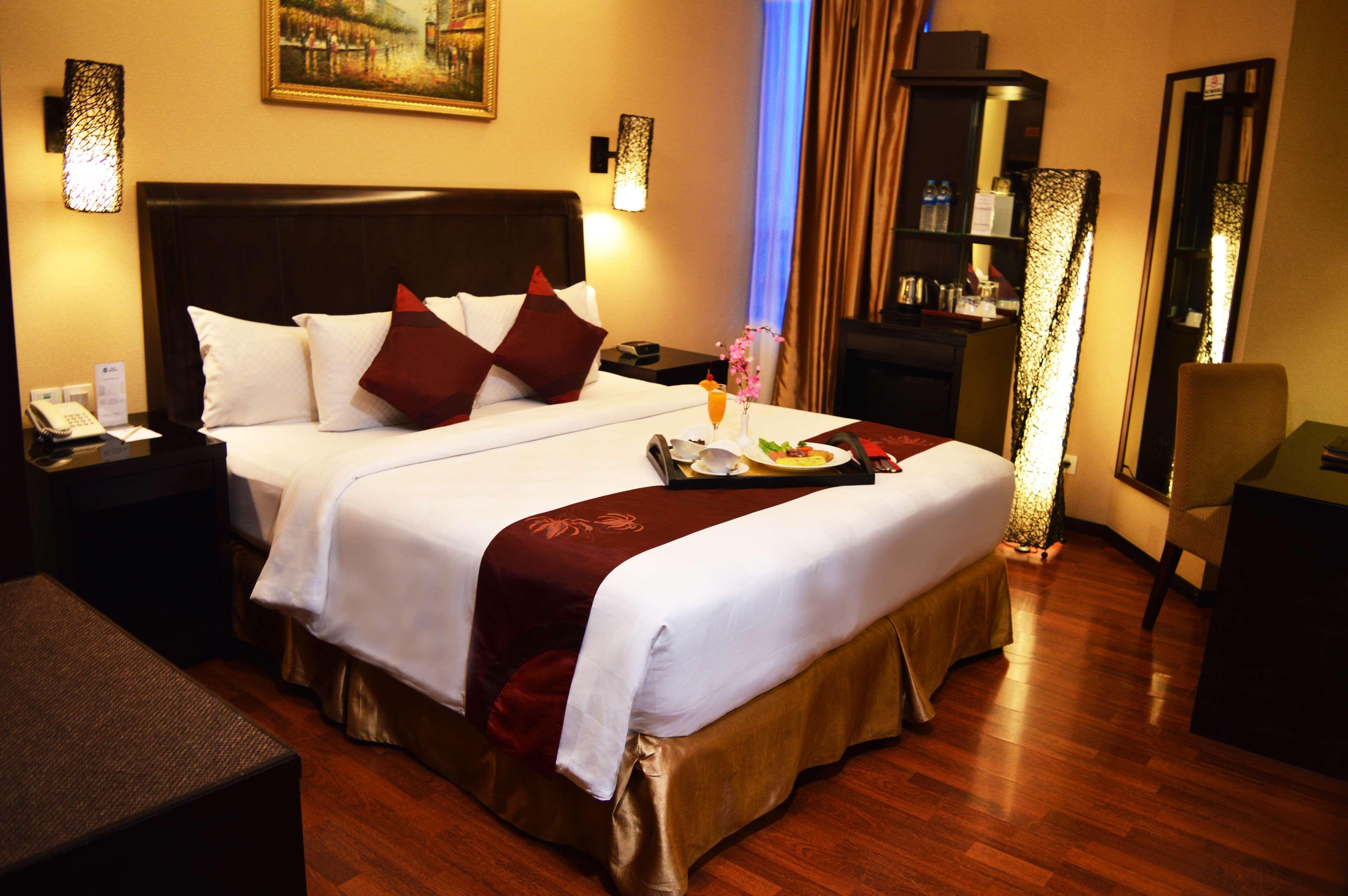 Western Mangga Dua & Hotel 4*