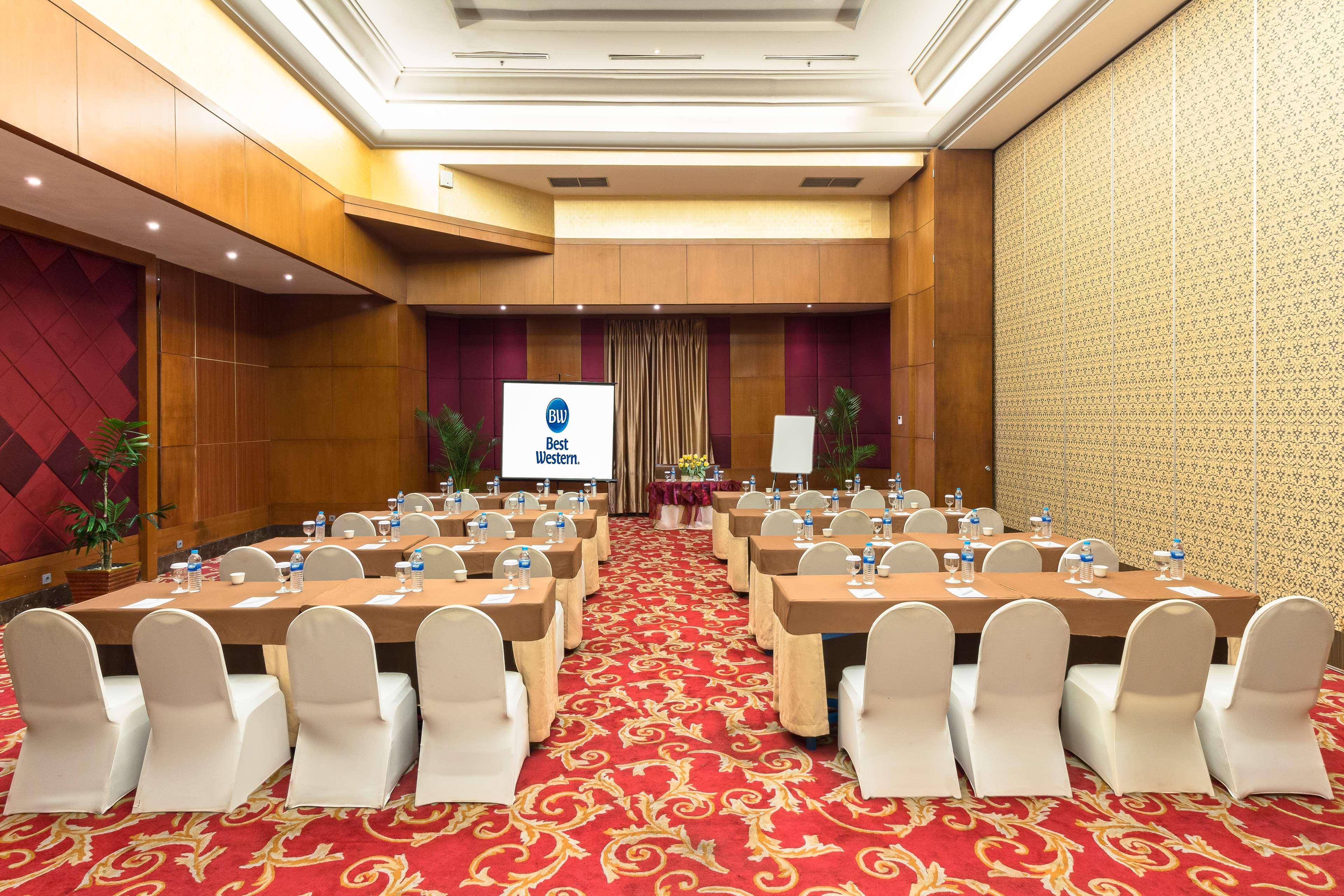 Western Mangga Dua & 4* Jakarta
