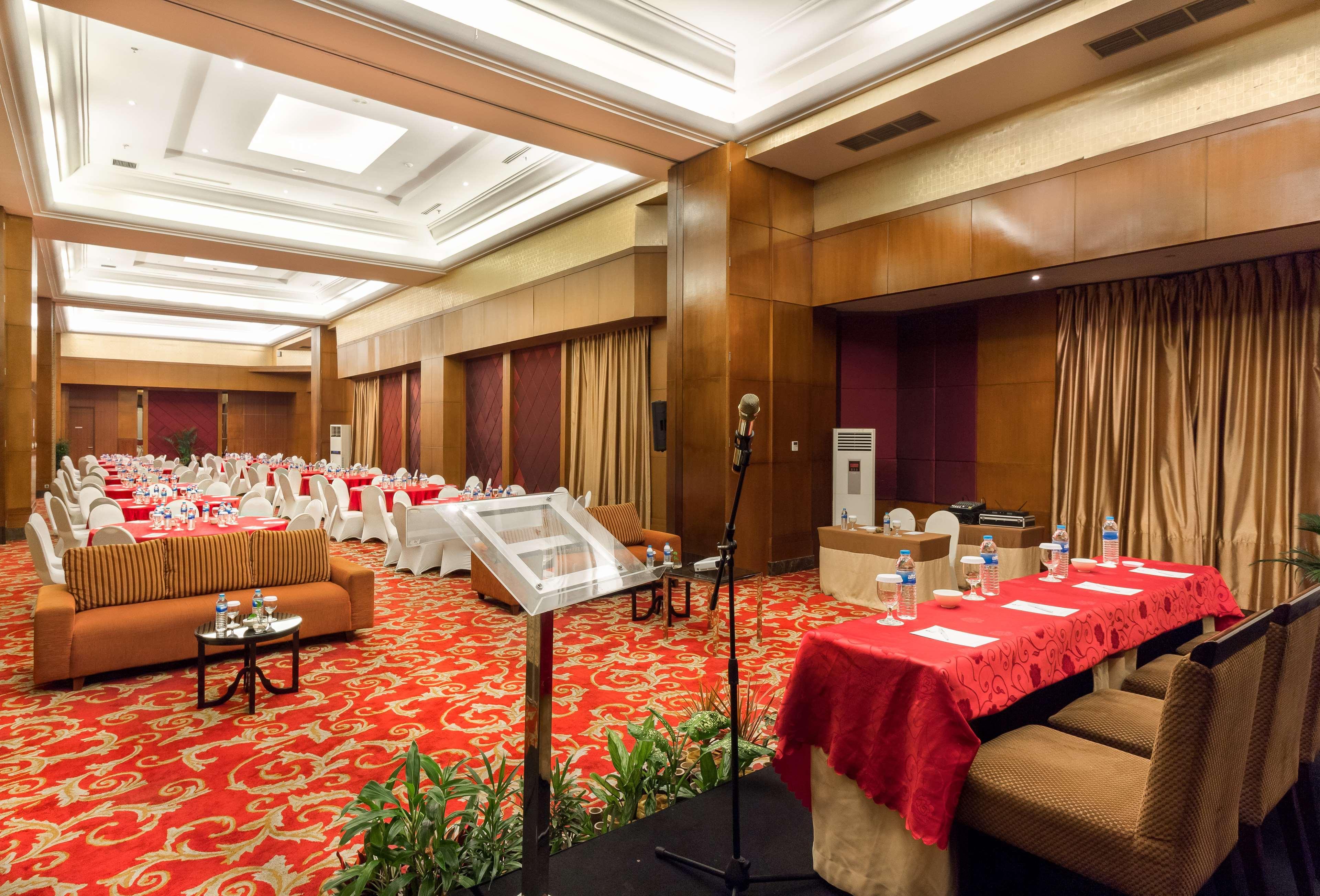 Western Mangga Dua & Hotel 4*