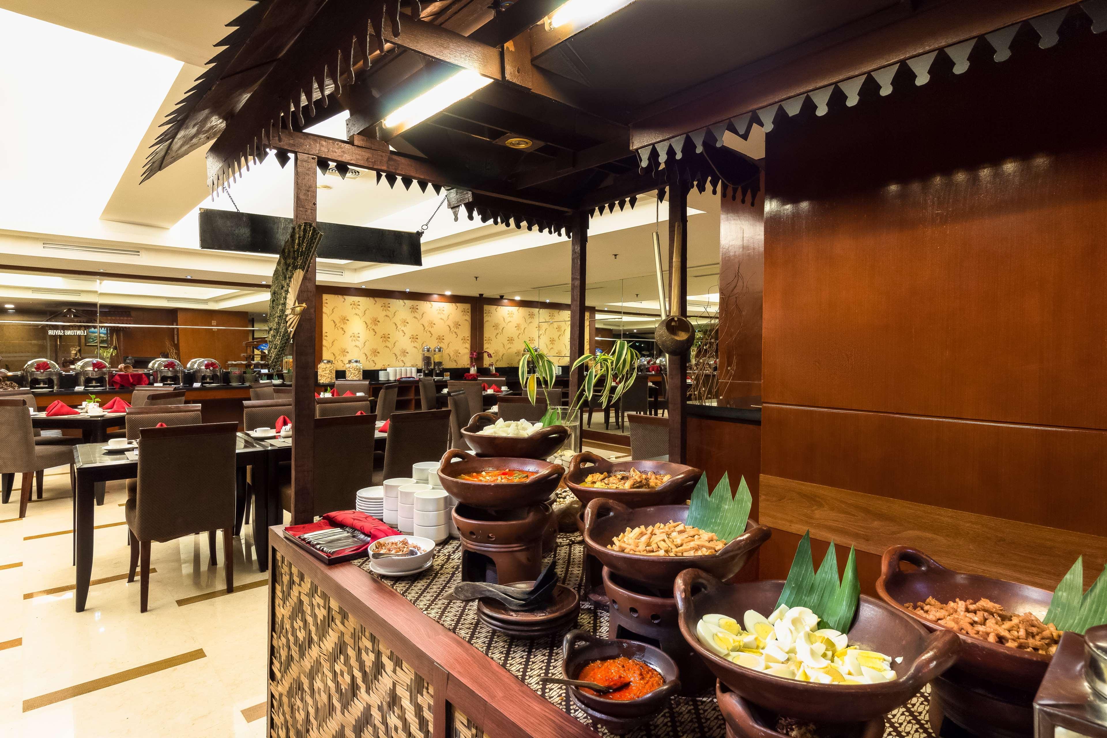 Western Mangga Dua & 4* Jakarta