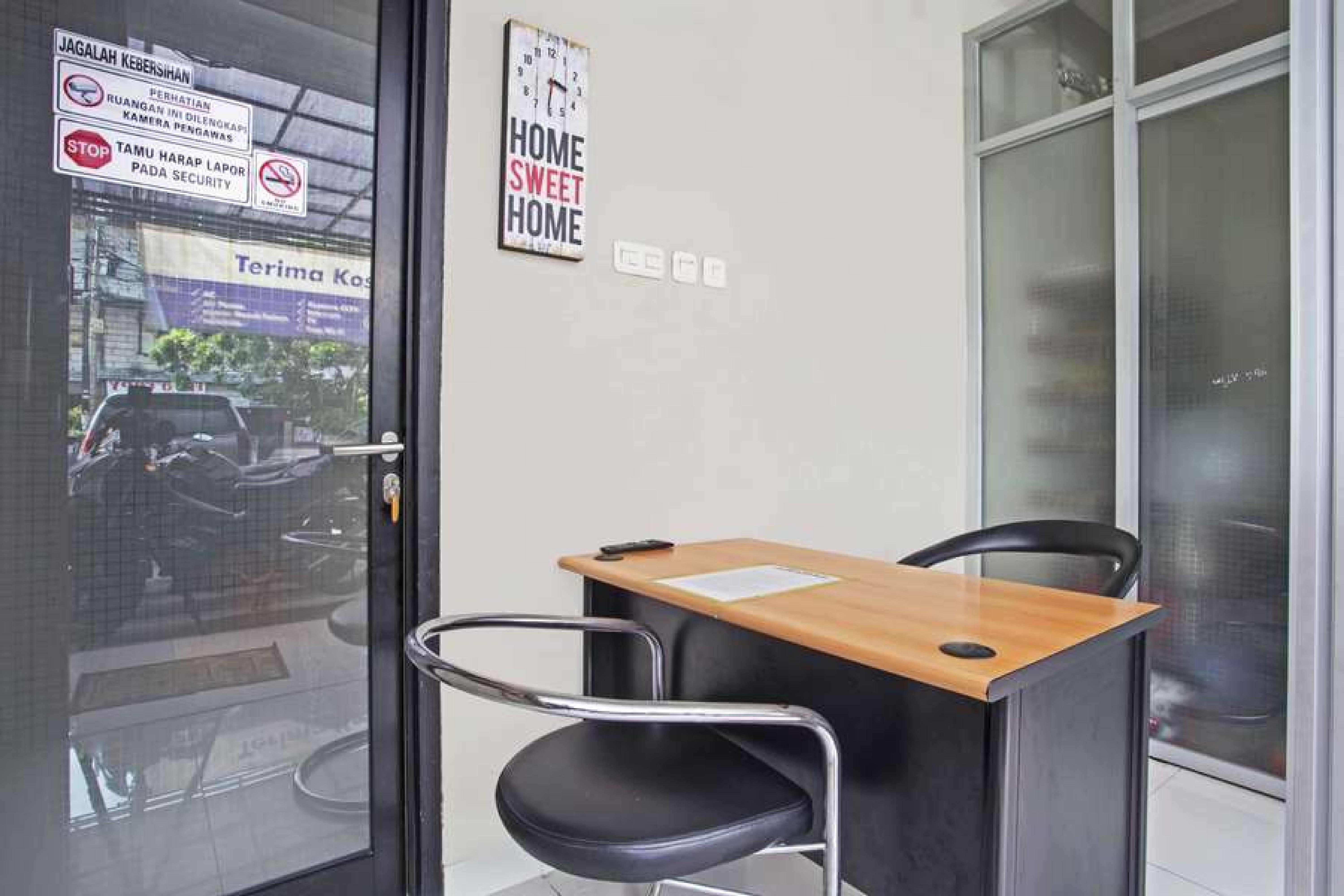 Reddoorz @ Mangga Besar 2 2*