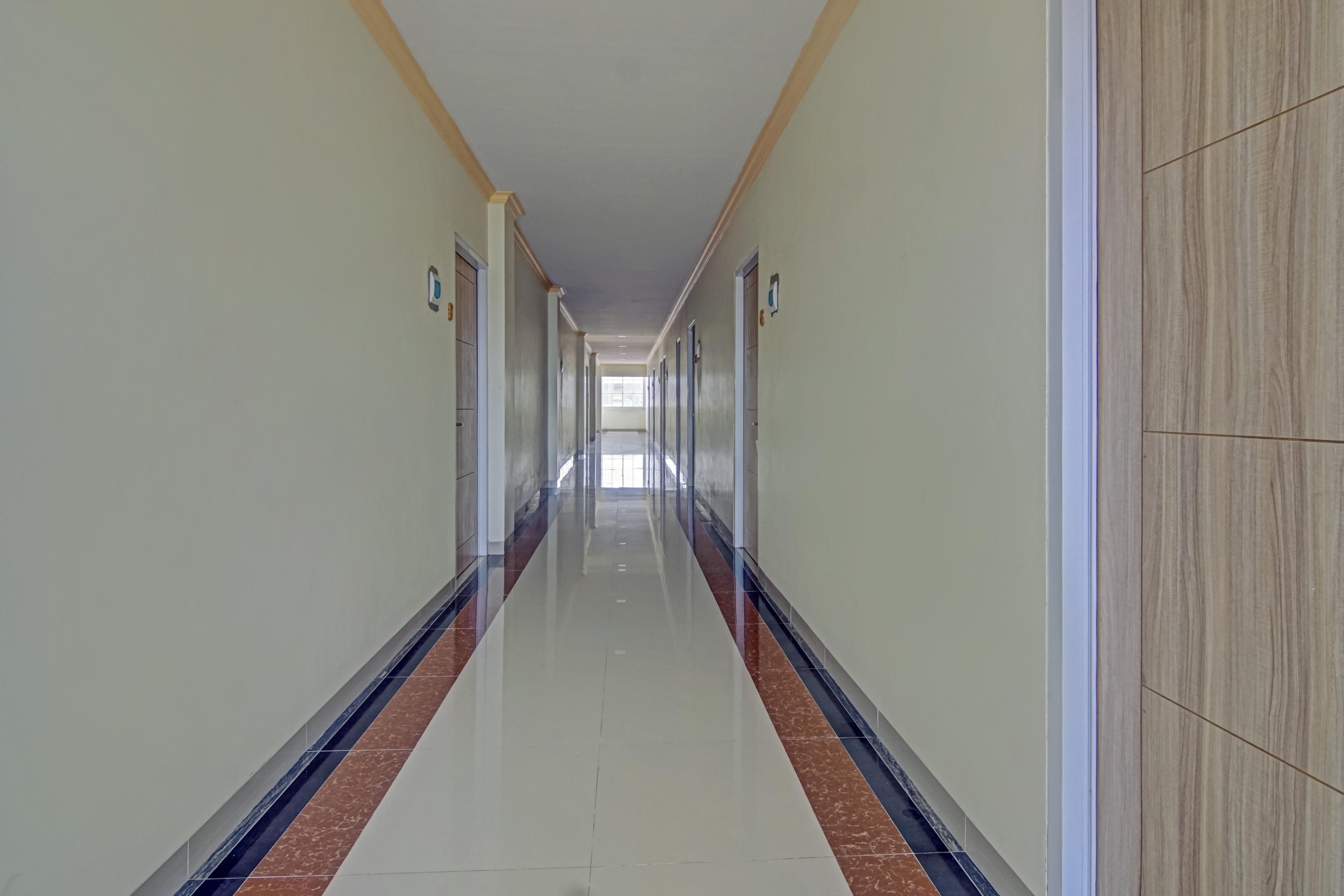 Oyo 3963 Safira Syariah 2* Jakarta