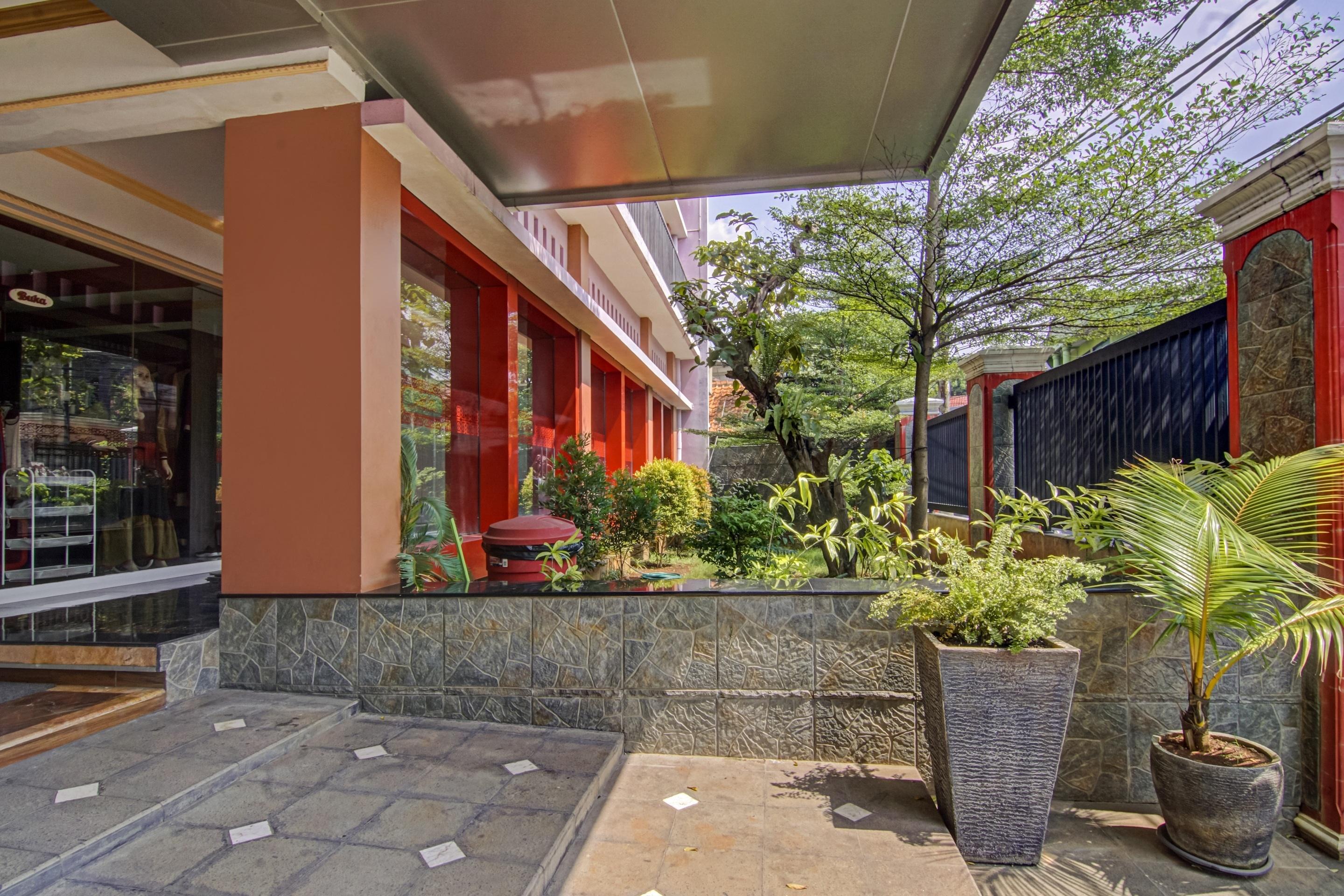 Oyo 3963 Safira Syariah 2* Jakarta