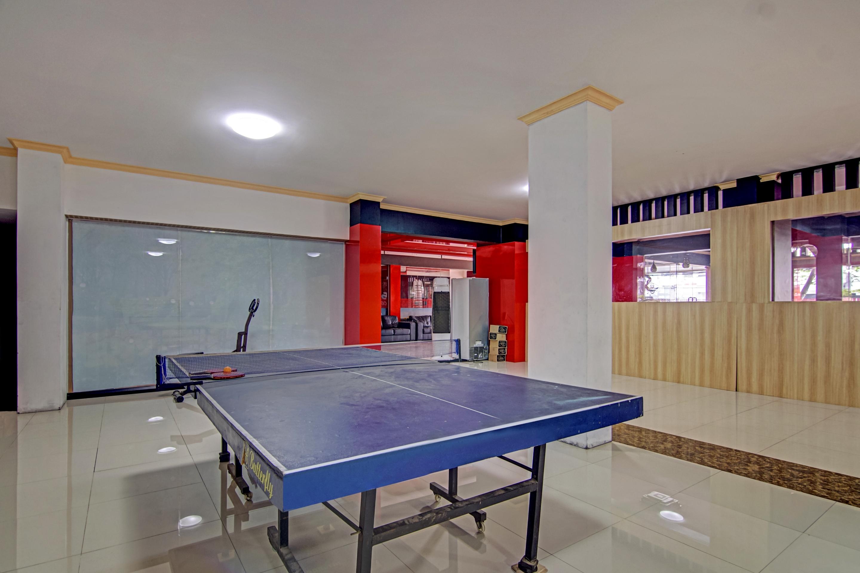 Oyo 3963 Safira Syariah Hotel 2*