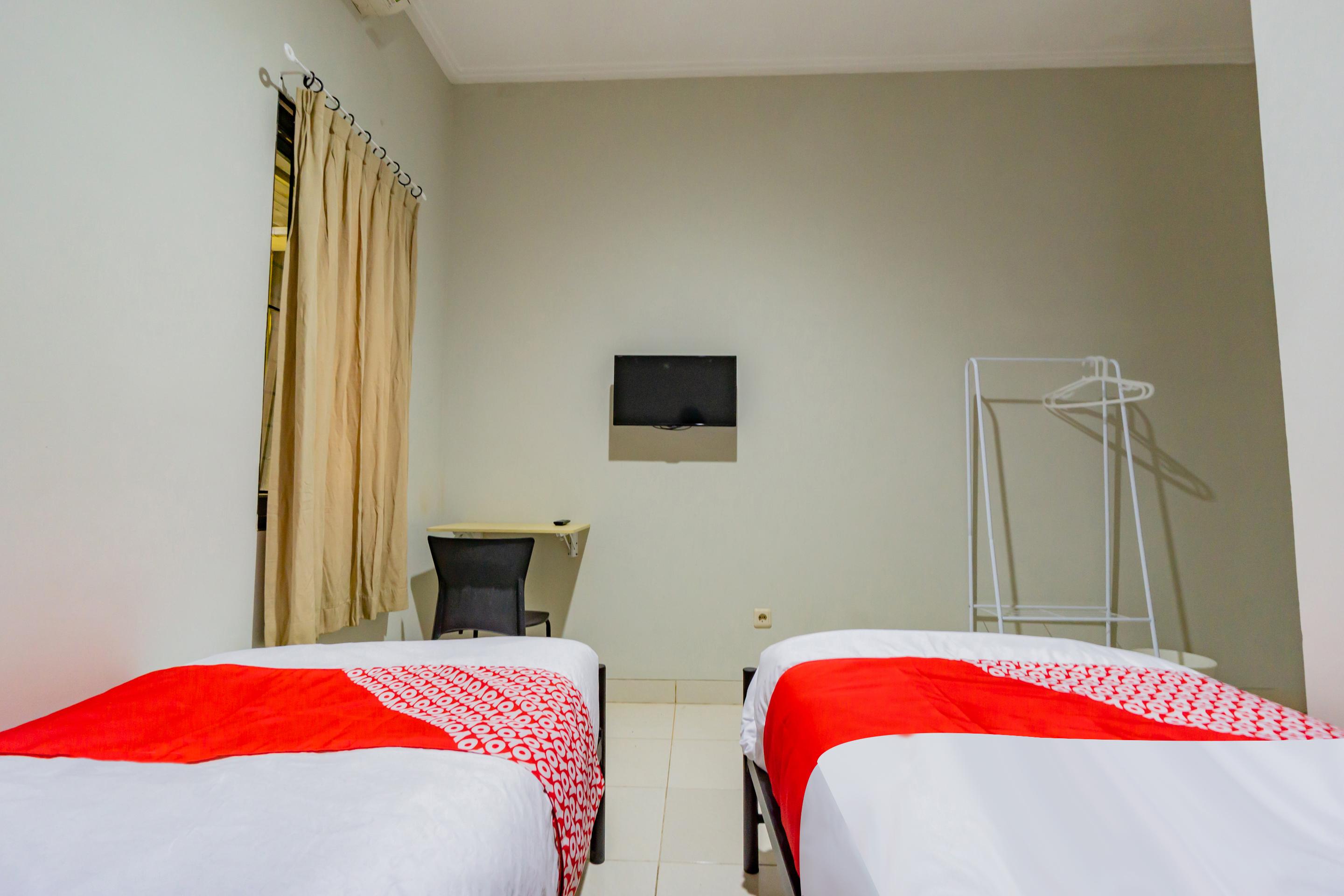 Oyo 2416 Griya Otista Syariah Hotel