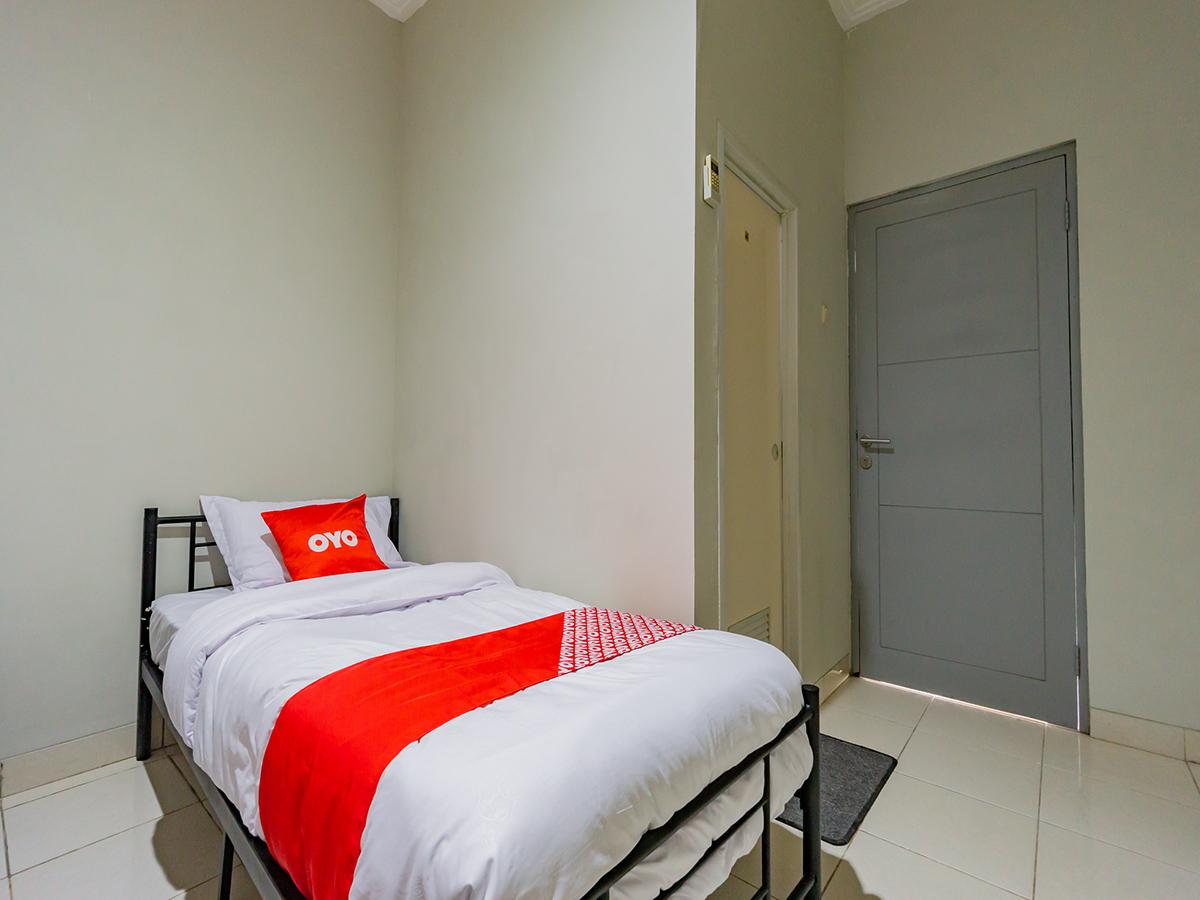Oyo 2416 Griya Otista Syariah Hotel