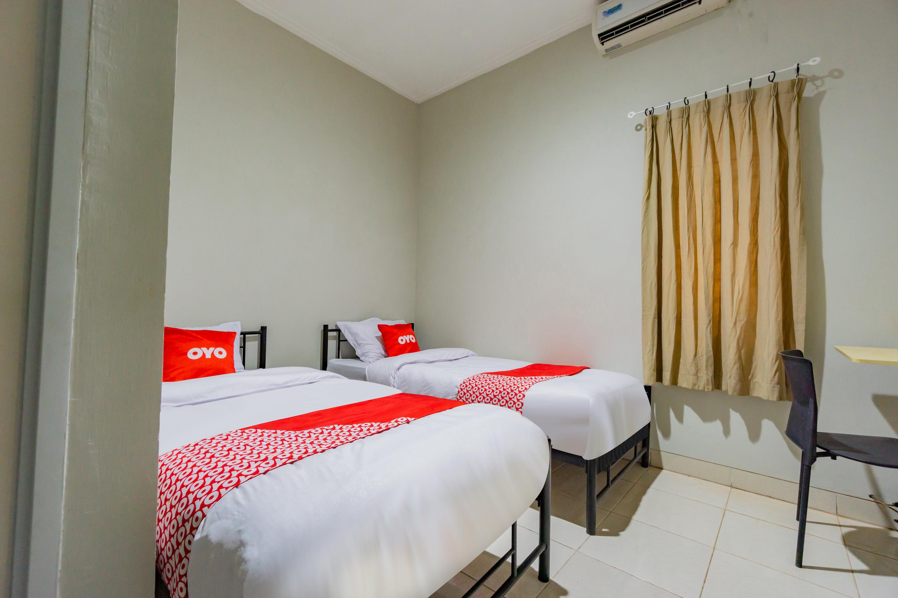 Oyo 2416 Griya Otista Syariah 2*