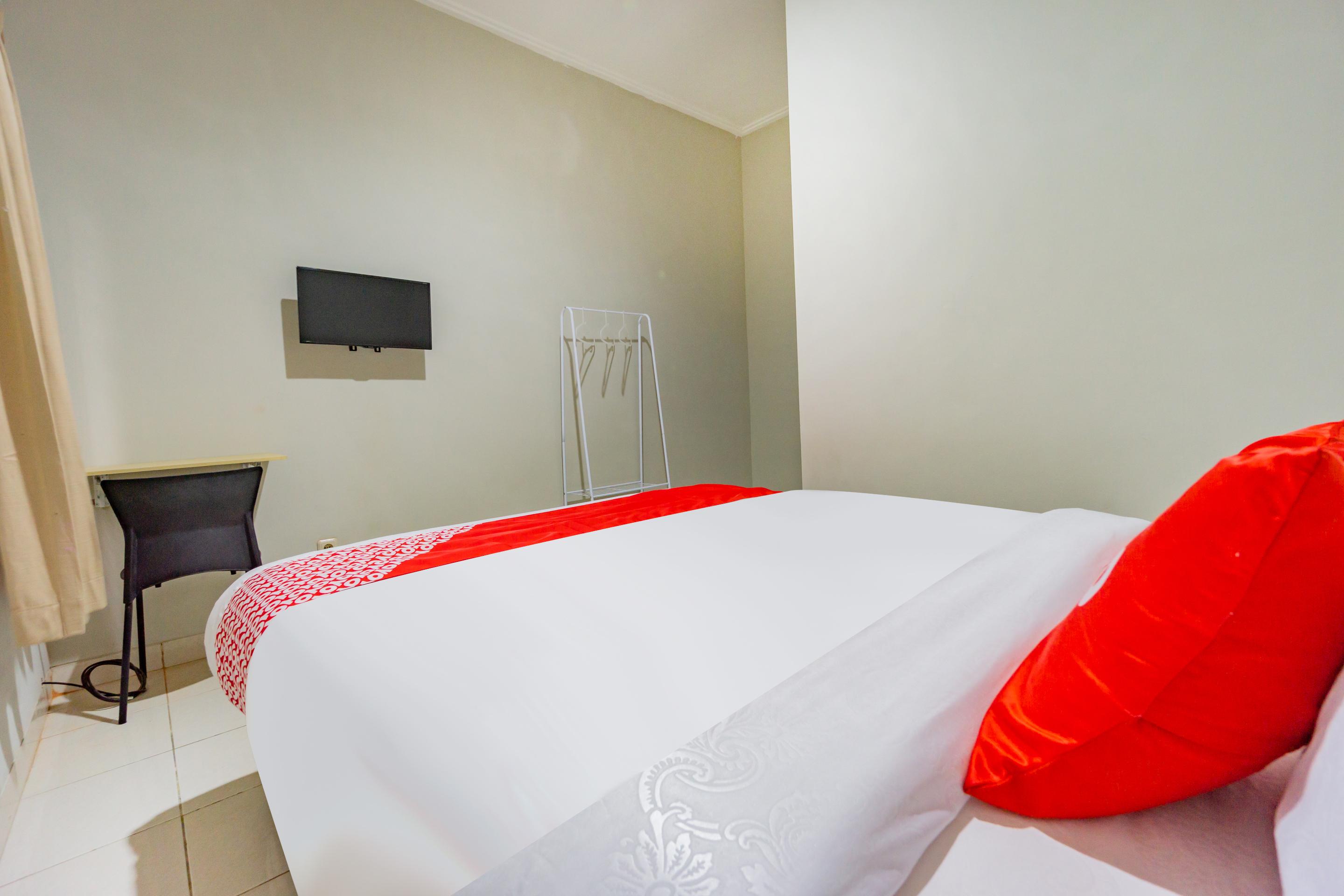 Oyo 2416 Griya Otista Syariah 2*