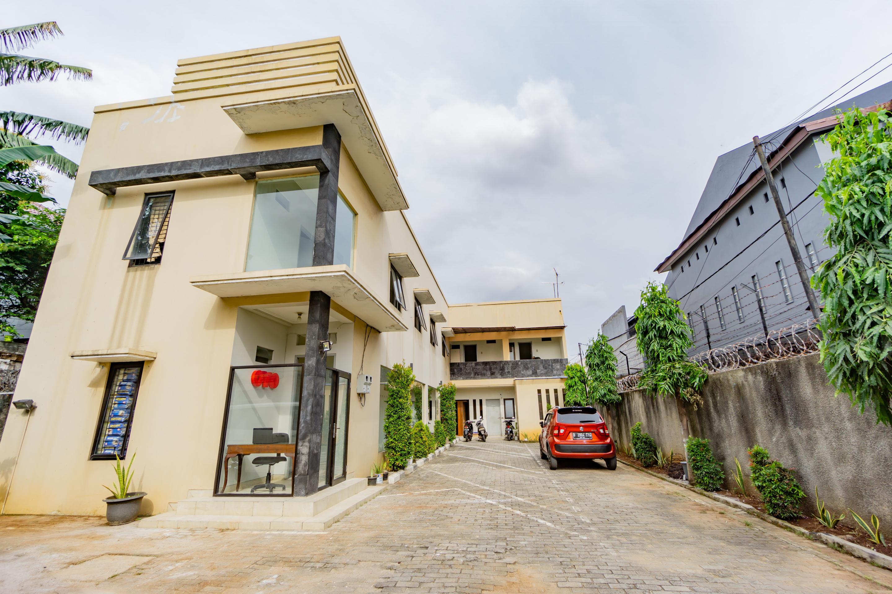 Hotel Oyo 2416 Griya Otista Syariah