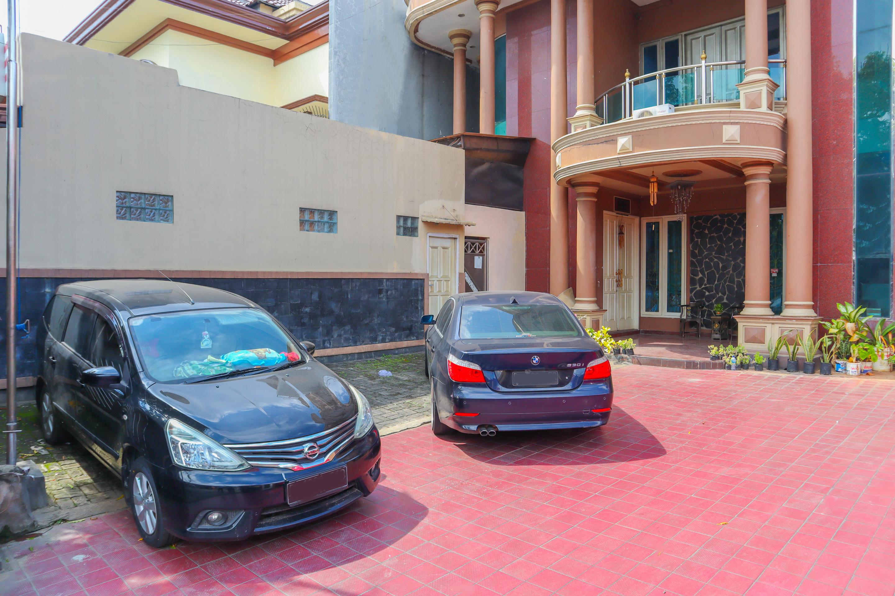 Oyo 2547 Assirot Hotel 2*