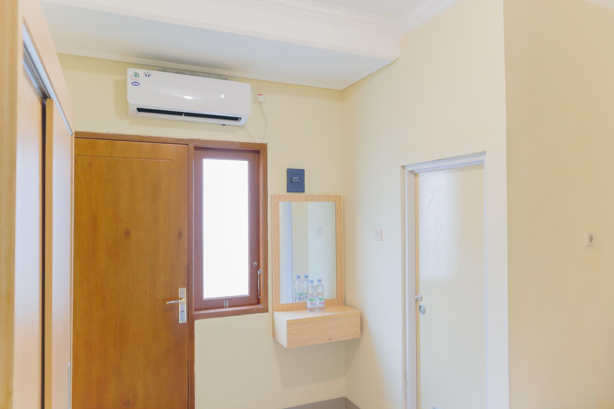 Dpaseban Mitra Reddoorz 2*