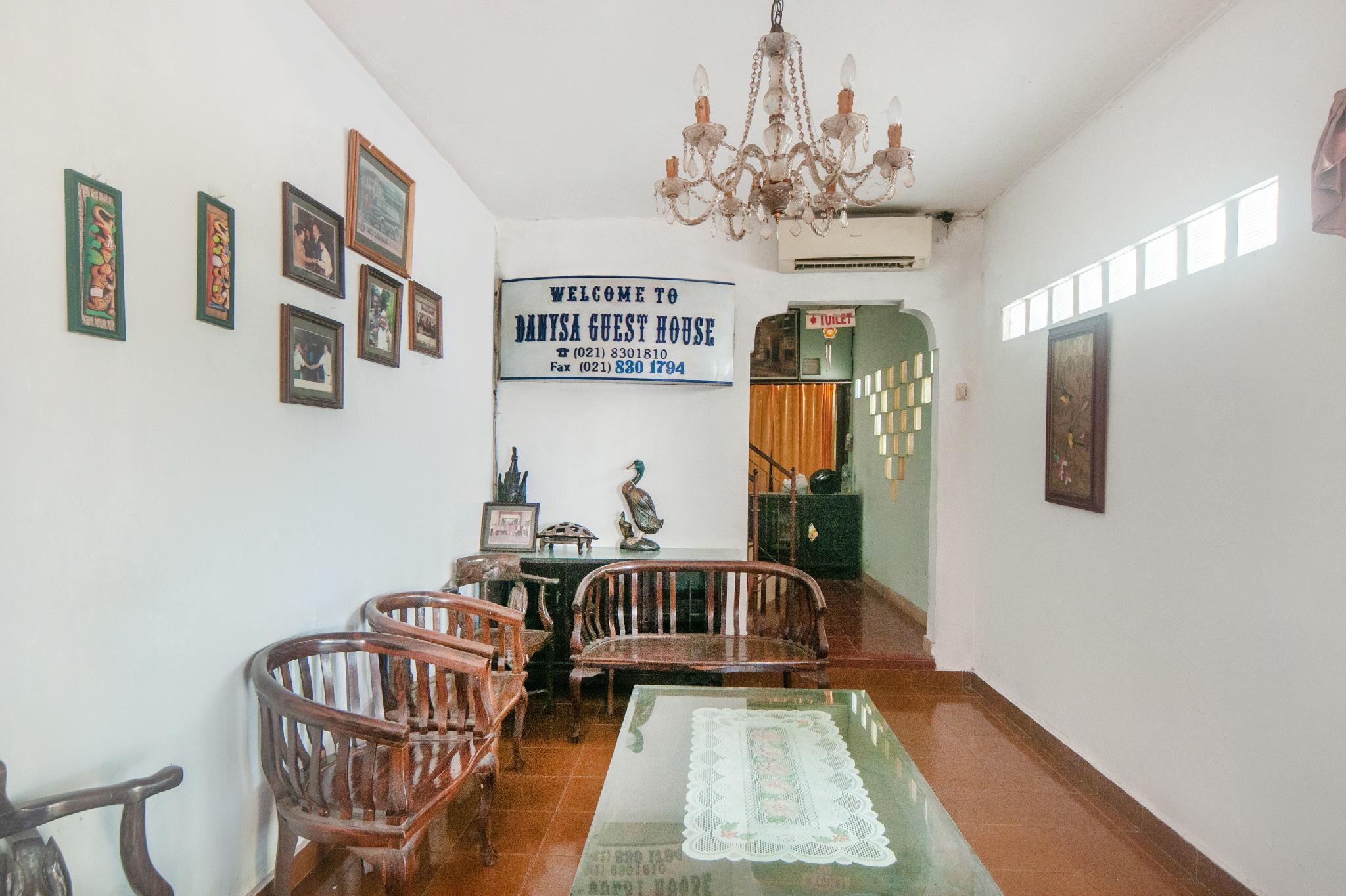 Hotel Oyo 2256 Danysa Jakarta