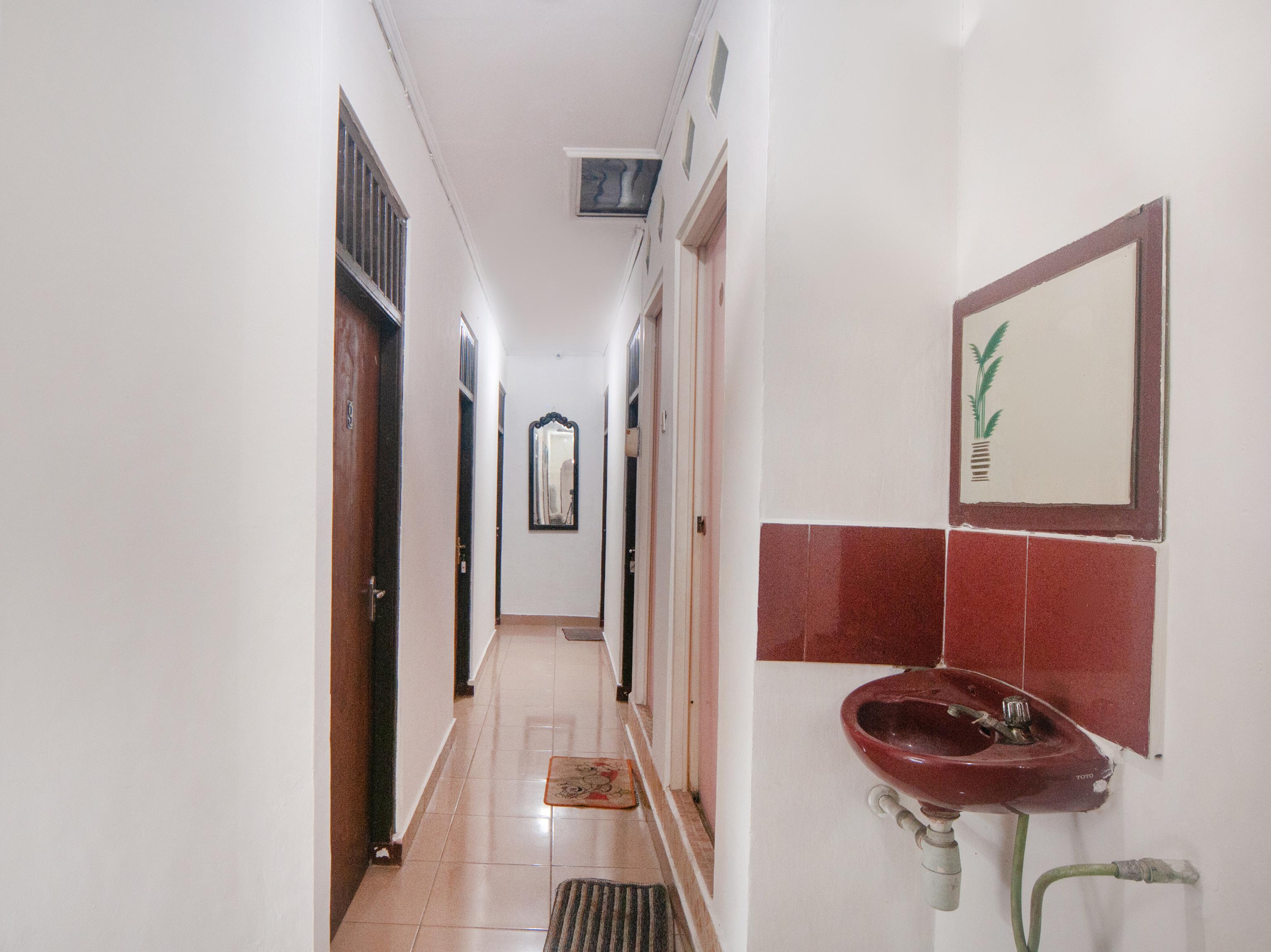 Oyo 2256 Danysa Jakarta