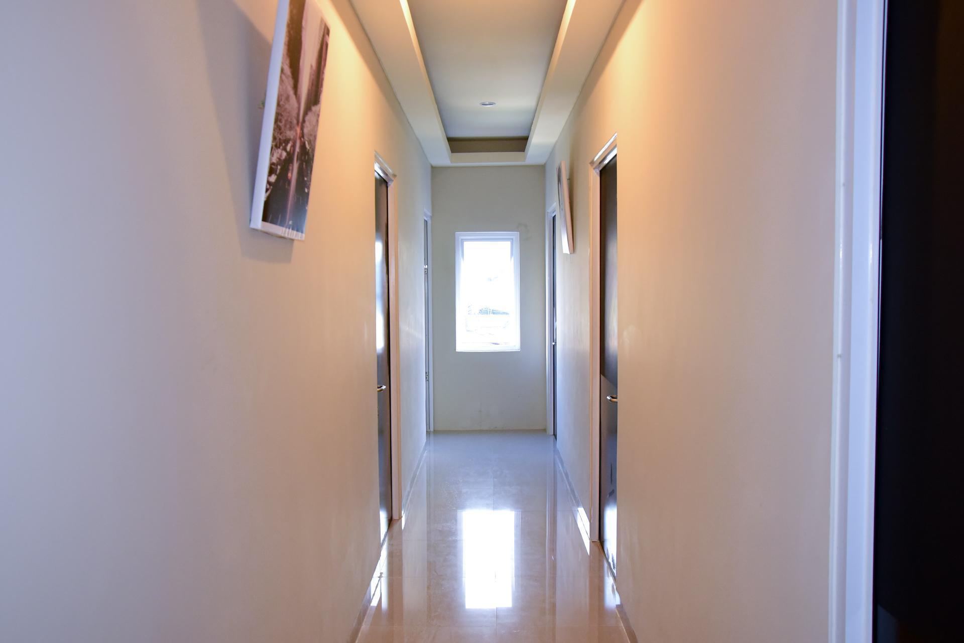 Reddoorz Near Mangga Dua Square Guest house