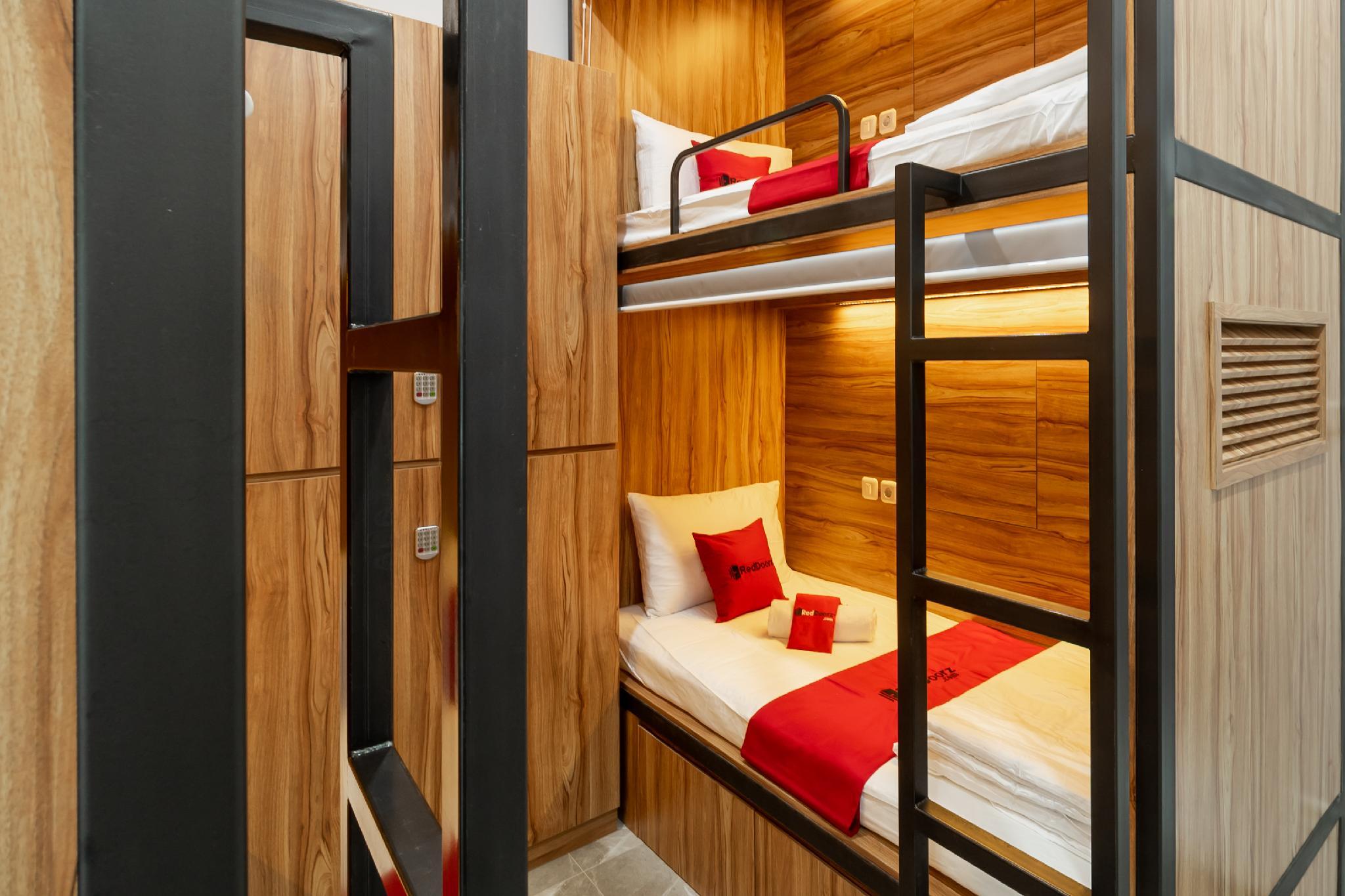 Hotel Reddoorz Near Senayan Jakarta