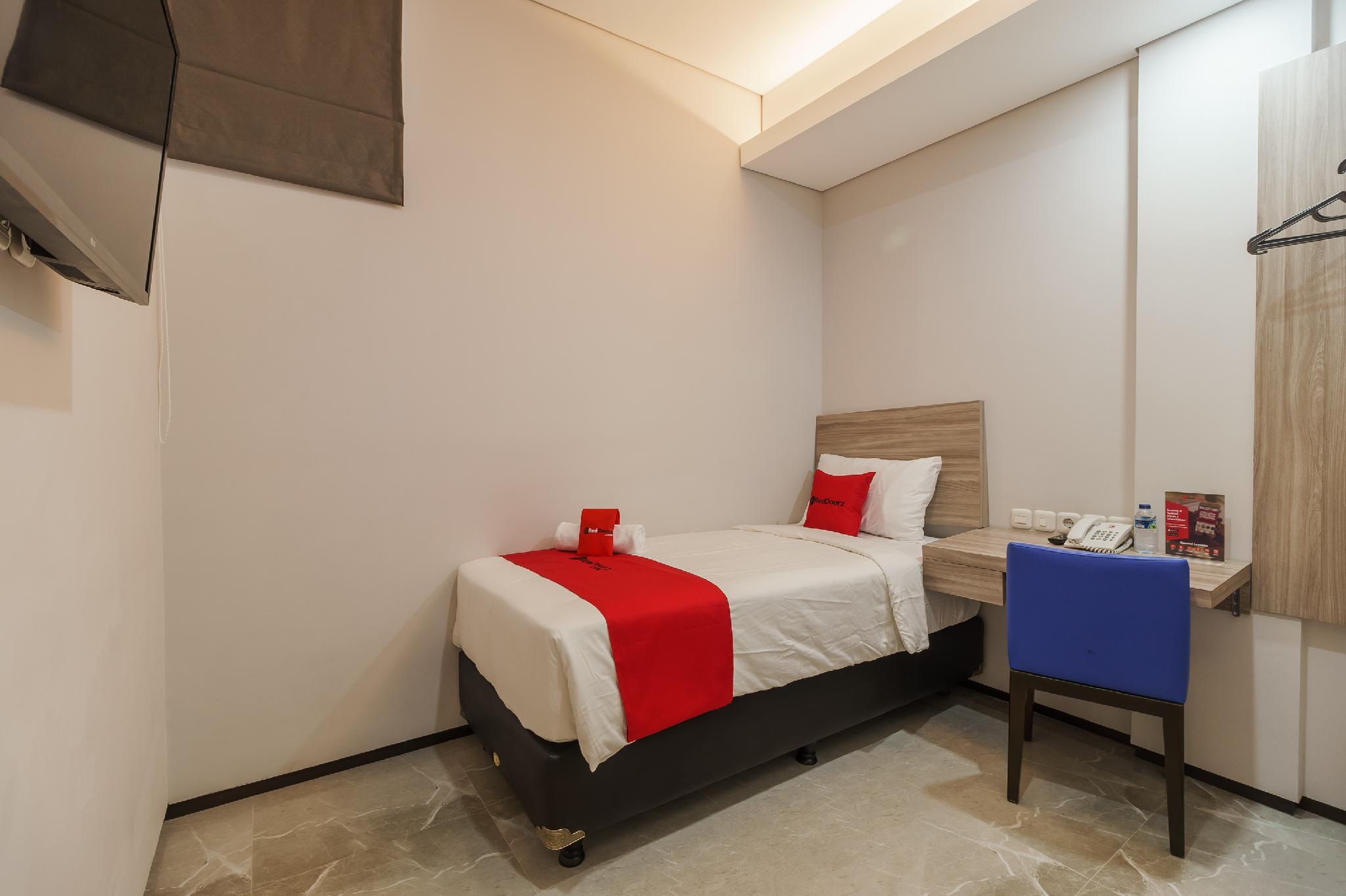 Hotel Reddoorz Near Senayan Jakarta