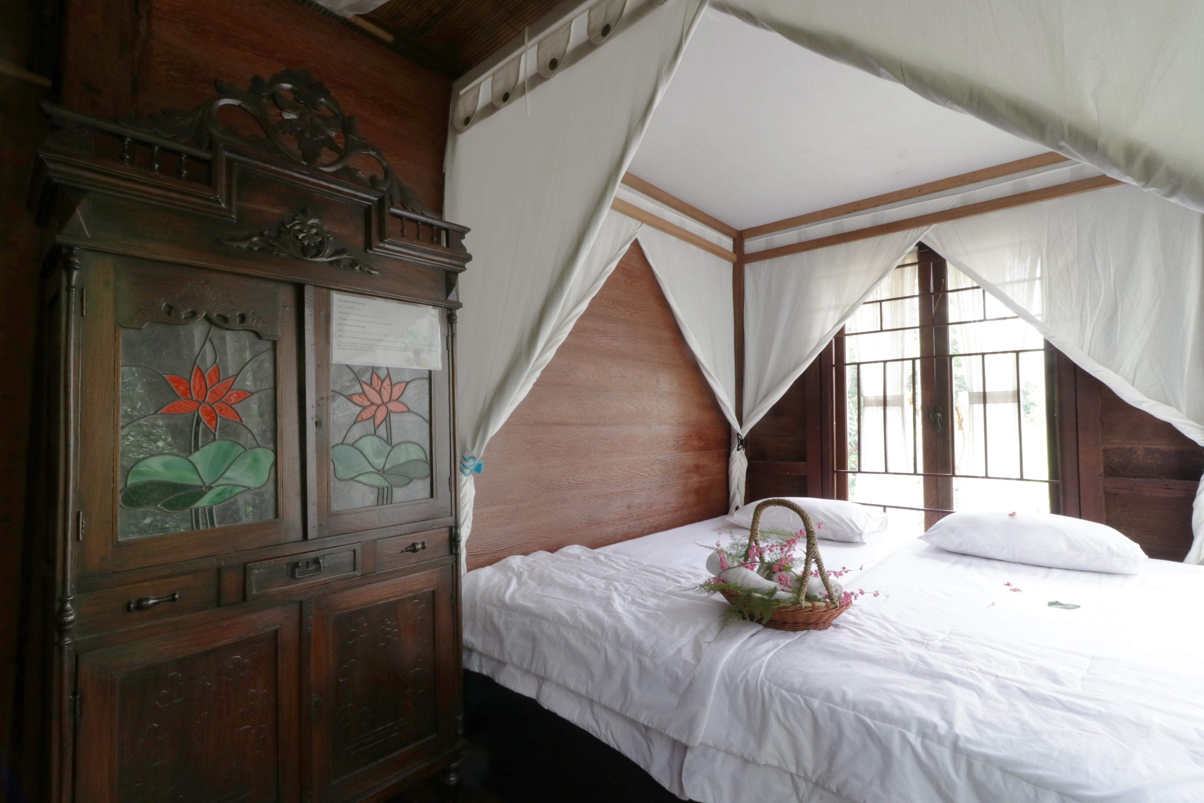 Gasthof Nila House, Sharia Family