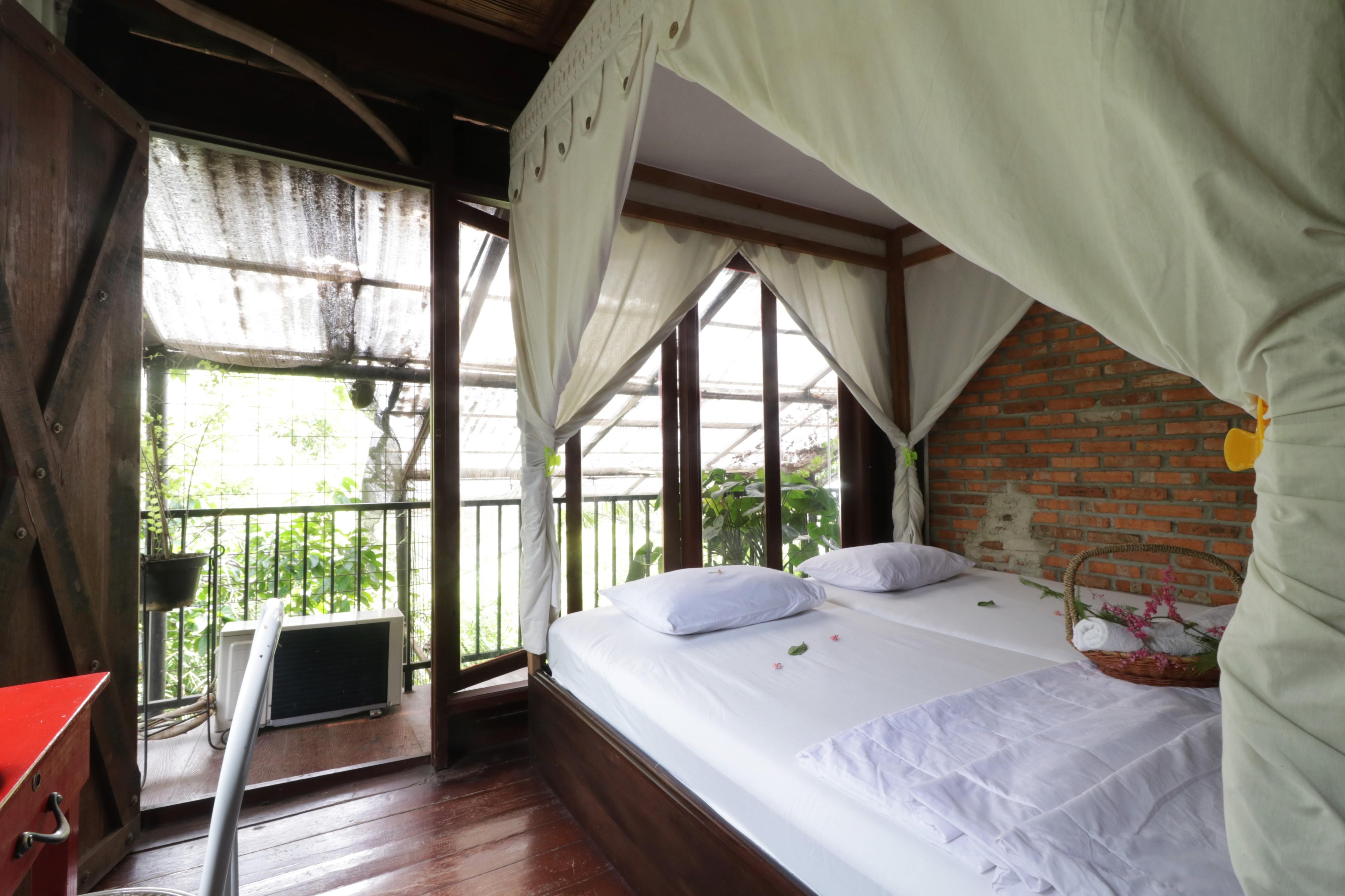 Nila House, Sharia Family 5*