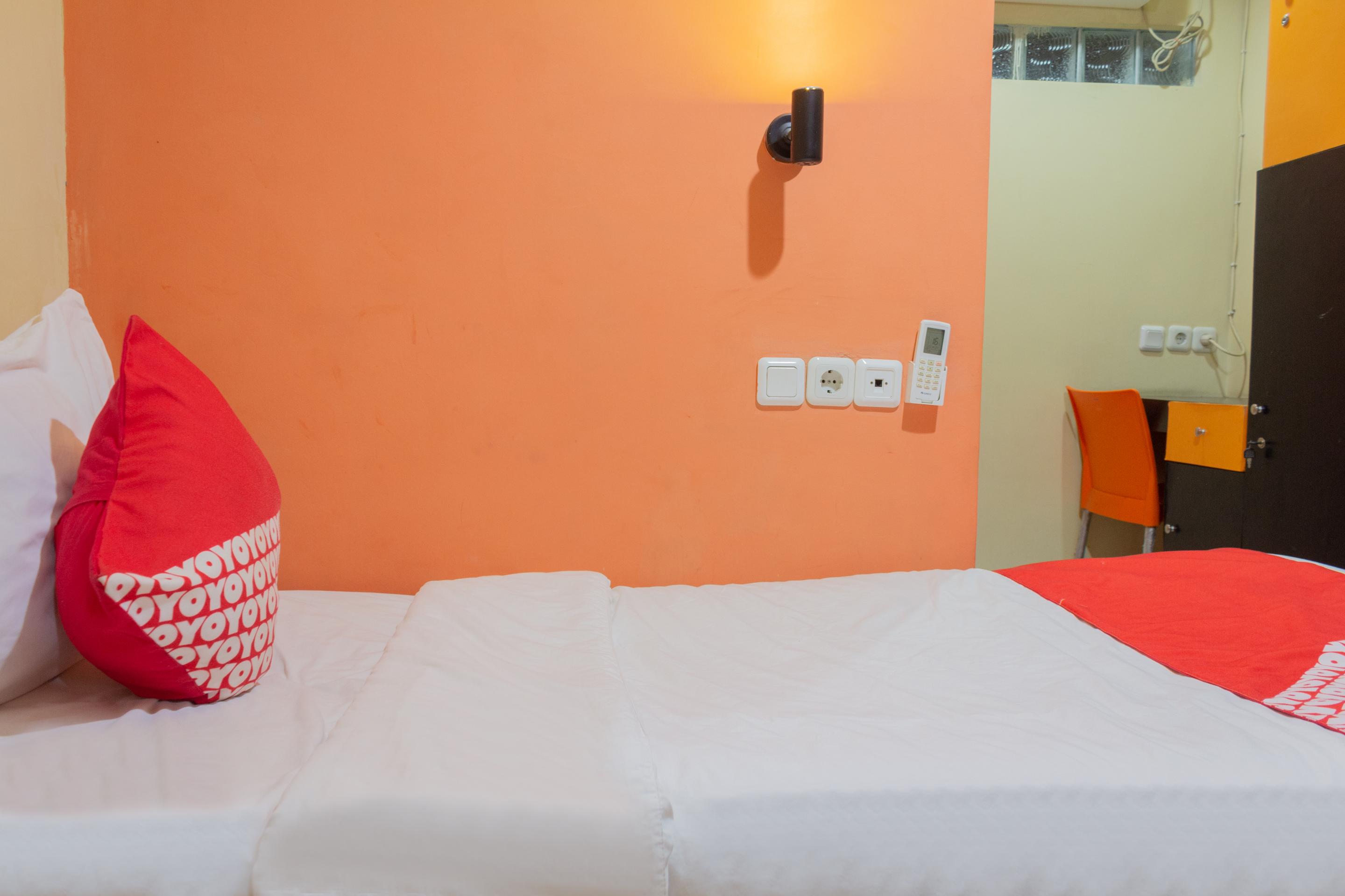 Audah Syariah Kuningan Redpartner Hotel 2*