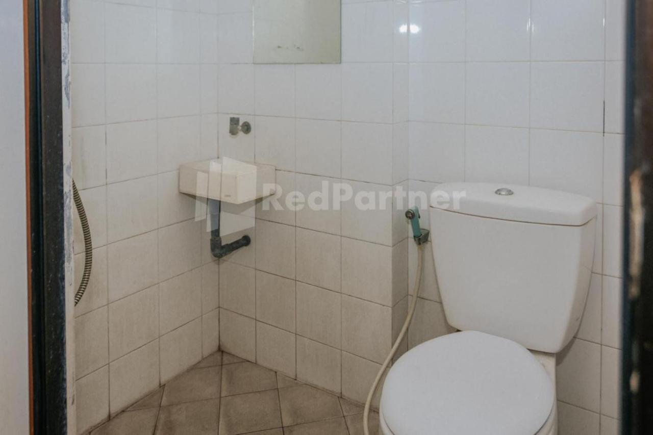 De Lugano Scbd Syariah Mitra Reddoorz Khách sạn *