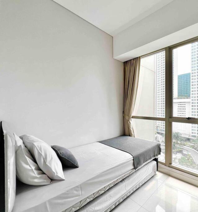 Comfy 3 Bedroom At Taman Anggrek Appartement *