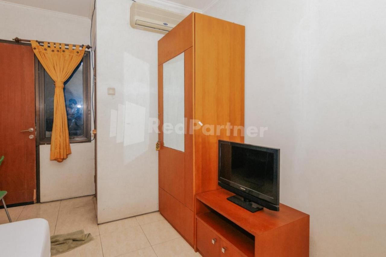 De Lugano Scbd Syariah Mitra Reddoorz Khách sạn *