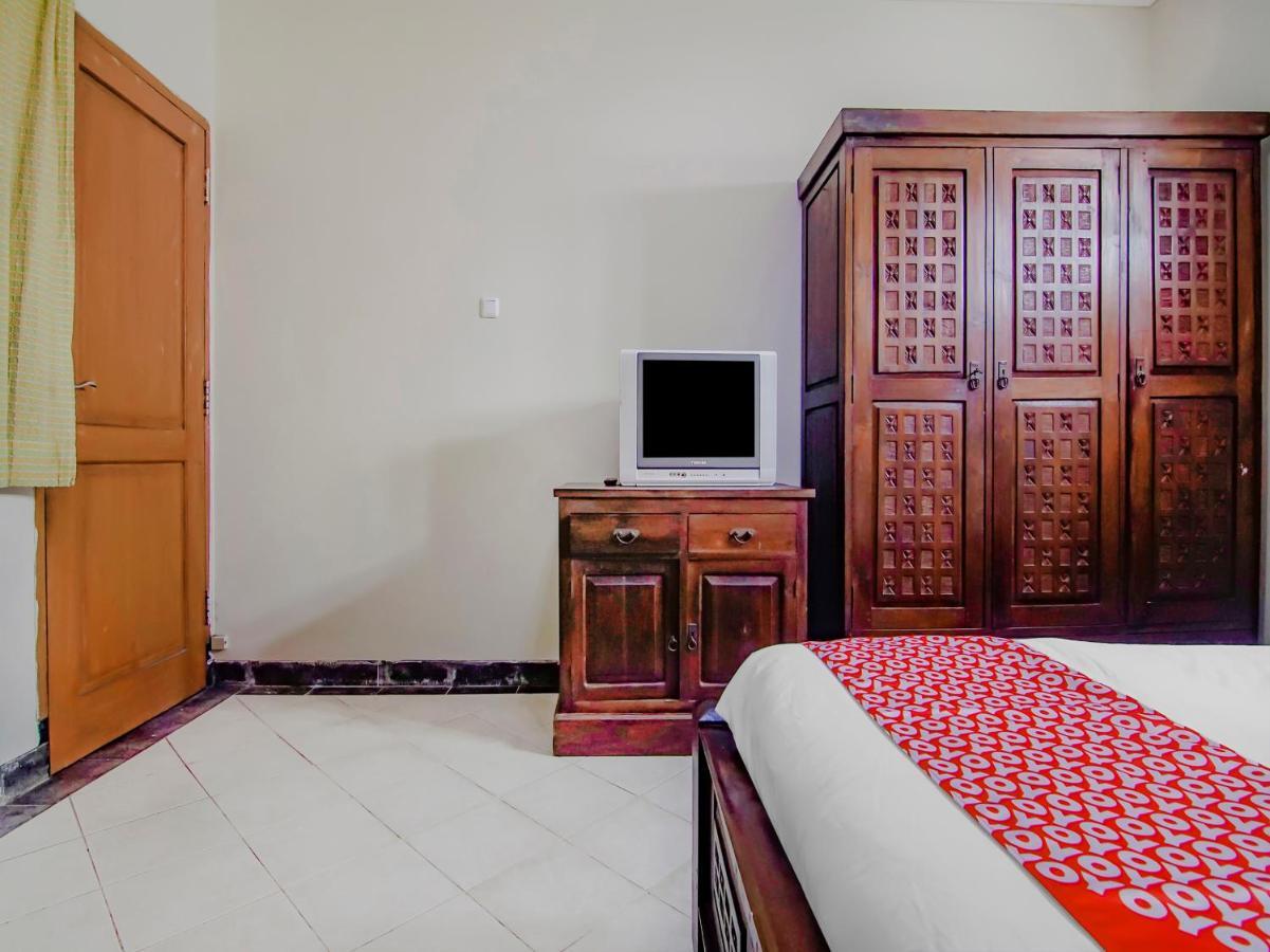 Oyo 90094 Gayatri Hotel Jakarta