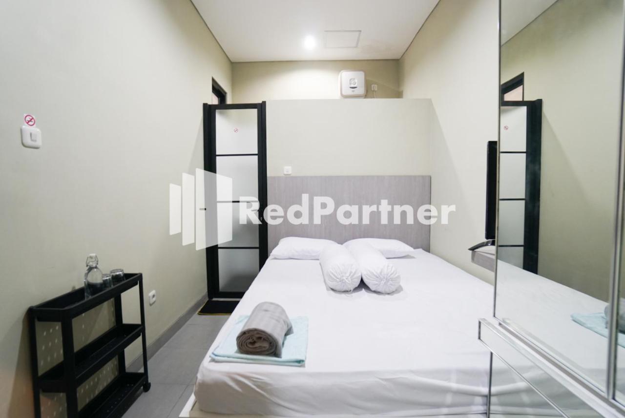 Tomang Gelong Syariah Mitra Reddoorz Hotel 2*