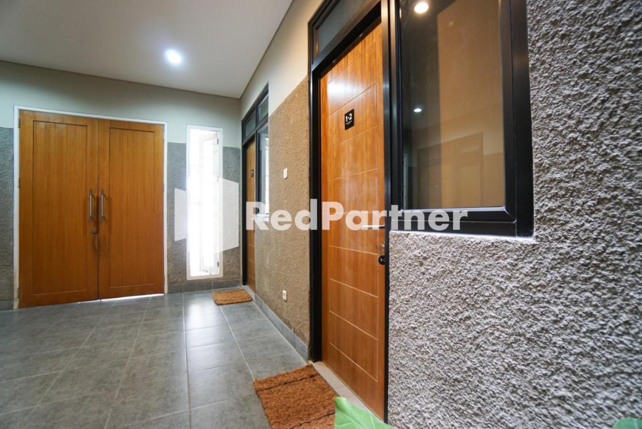 Tomang Gelong Syariah Mitra Reddoorz 2* Jacarta