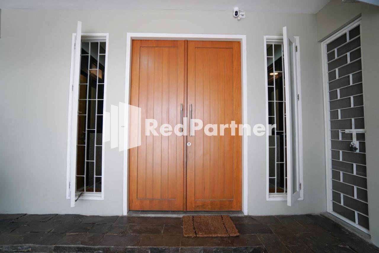 Hotel Tomang Gelong Syariah Mitra Reddoorz